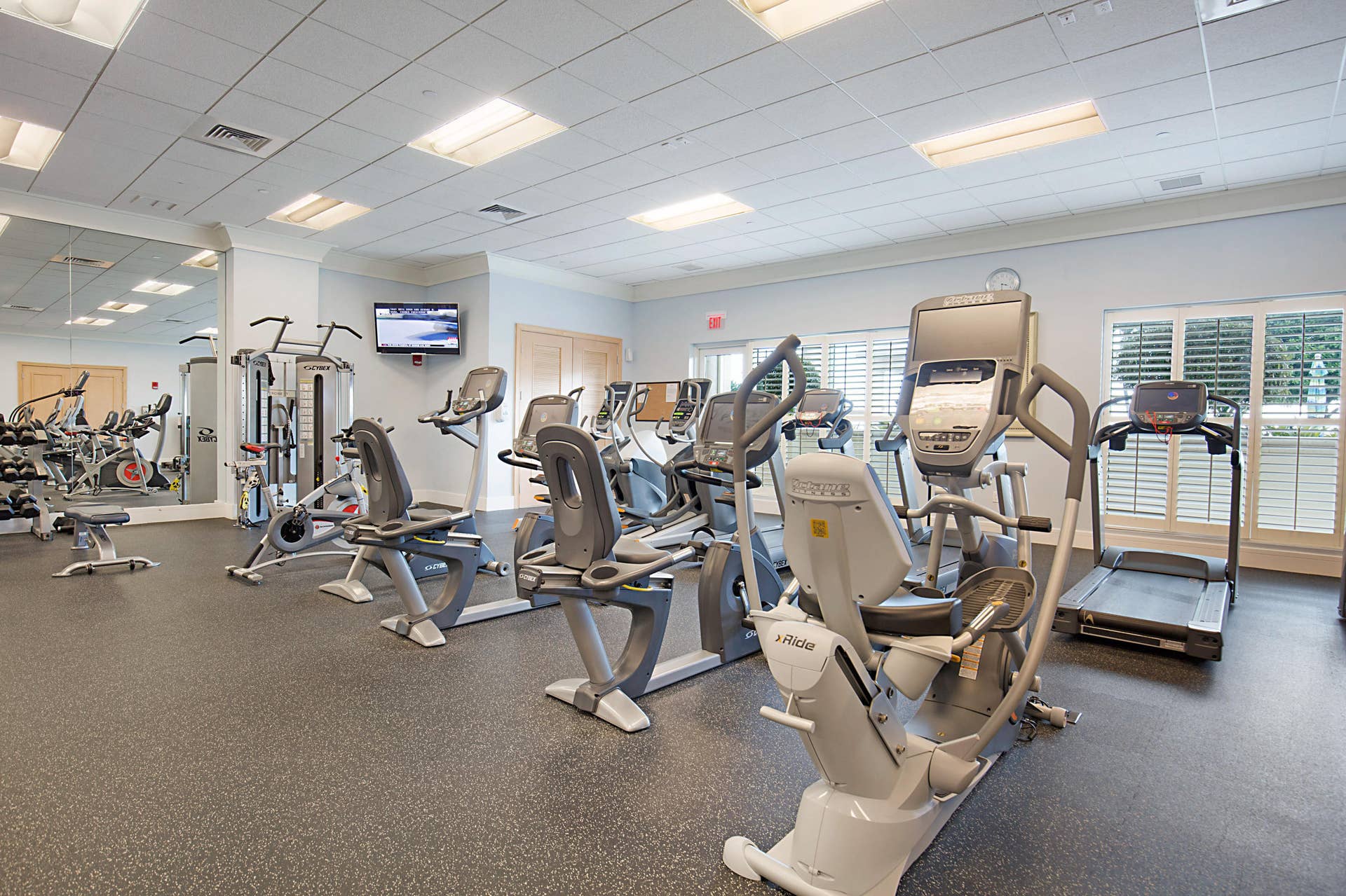 2640 LAKE SHORE Drive, #1711, Riviera Beach, FL 33404 STATE OF THE ART GYM