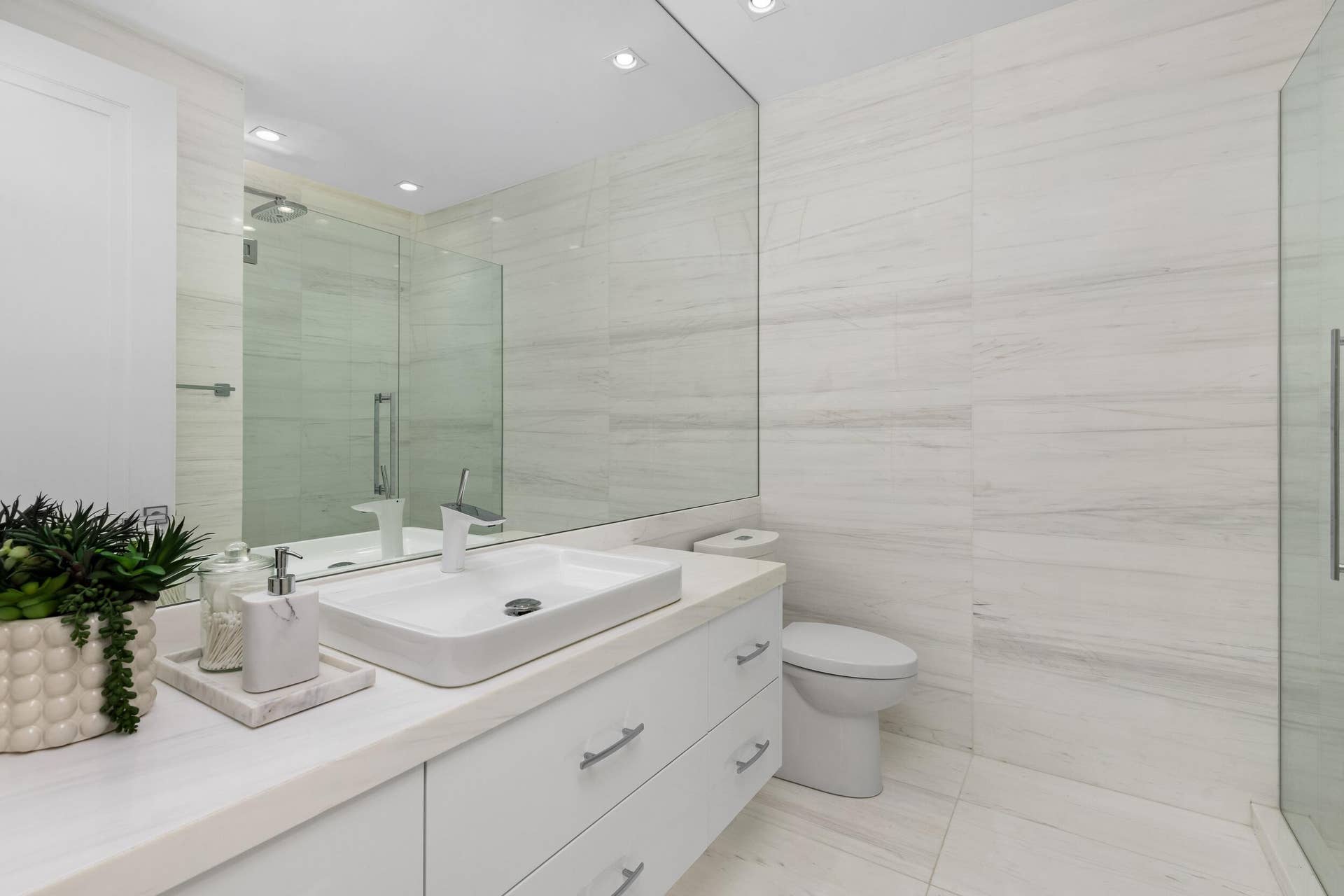 33 - Guest Bath 2