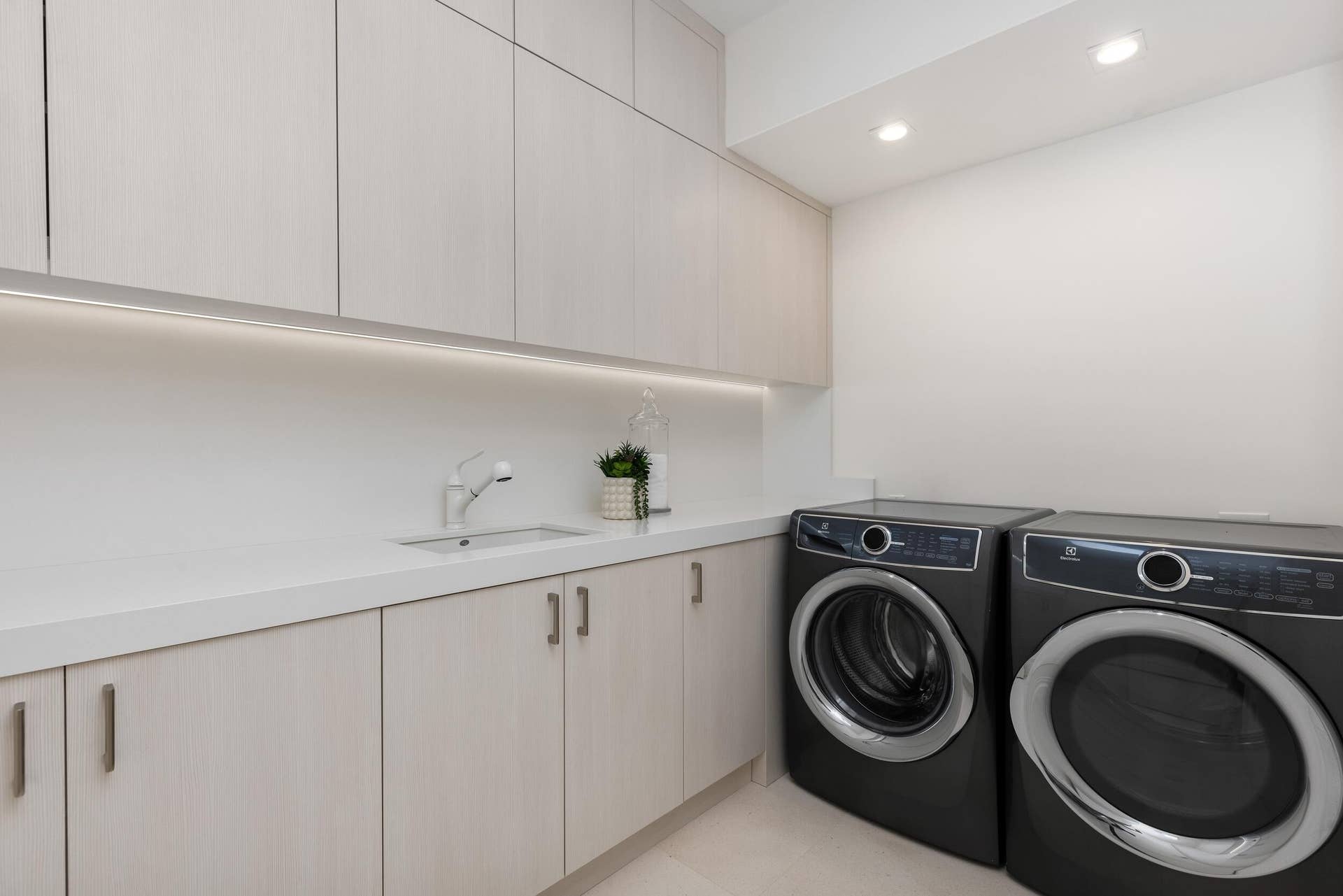39 - Laundry 1