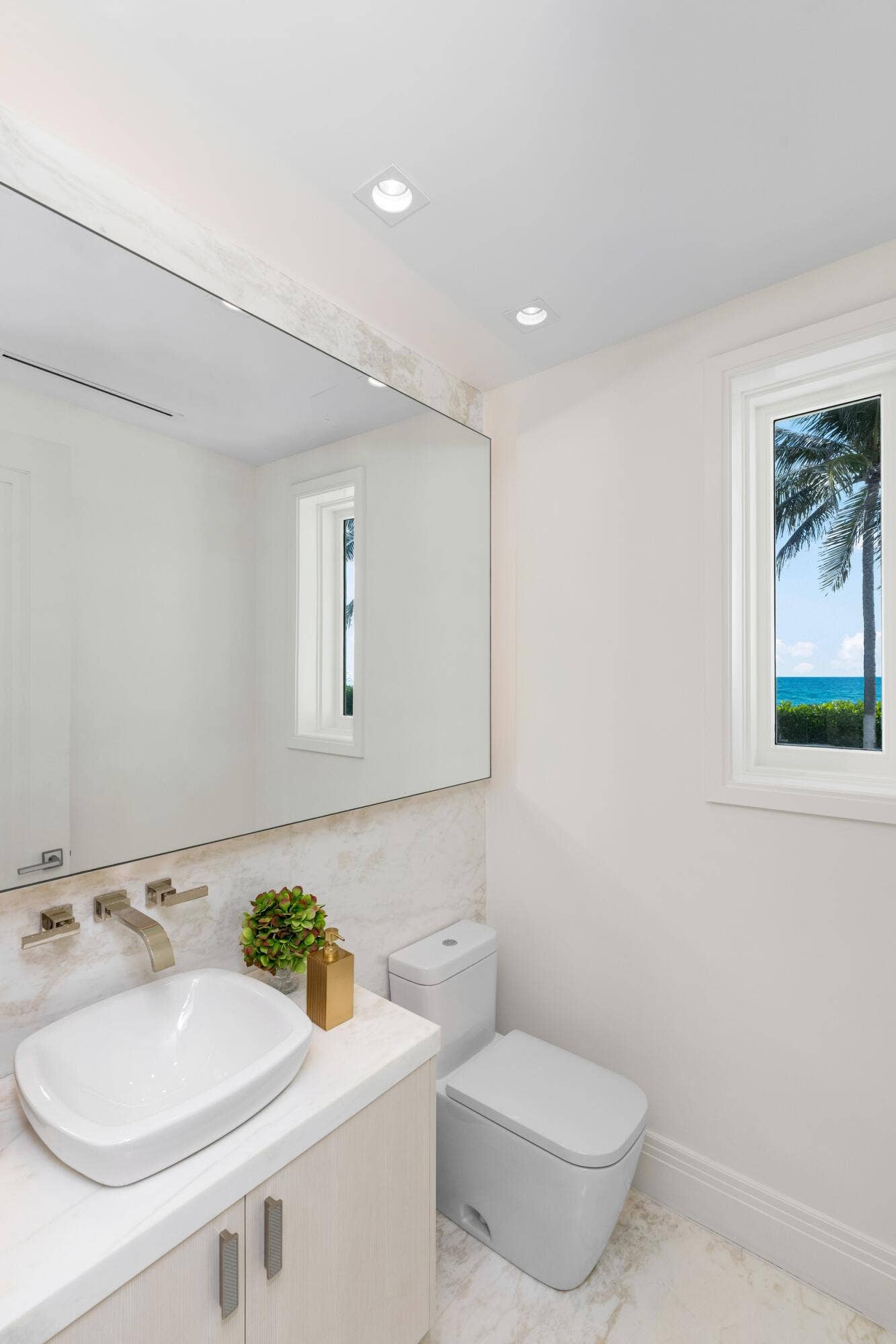 38 - Powder Room 1