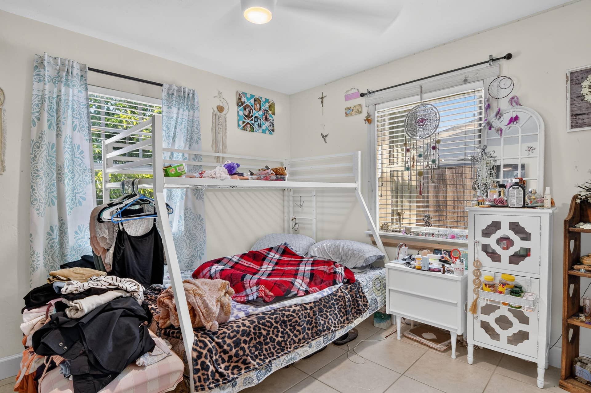 9-1335-Wellington-St-8