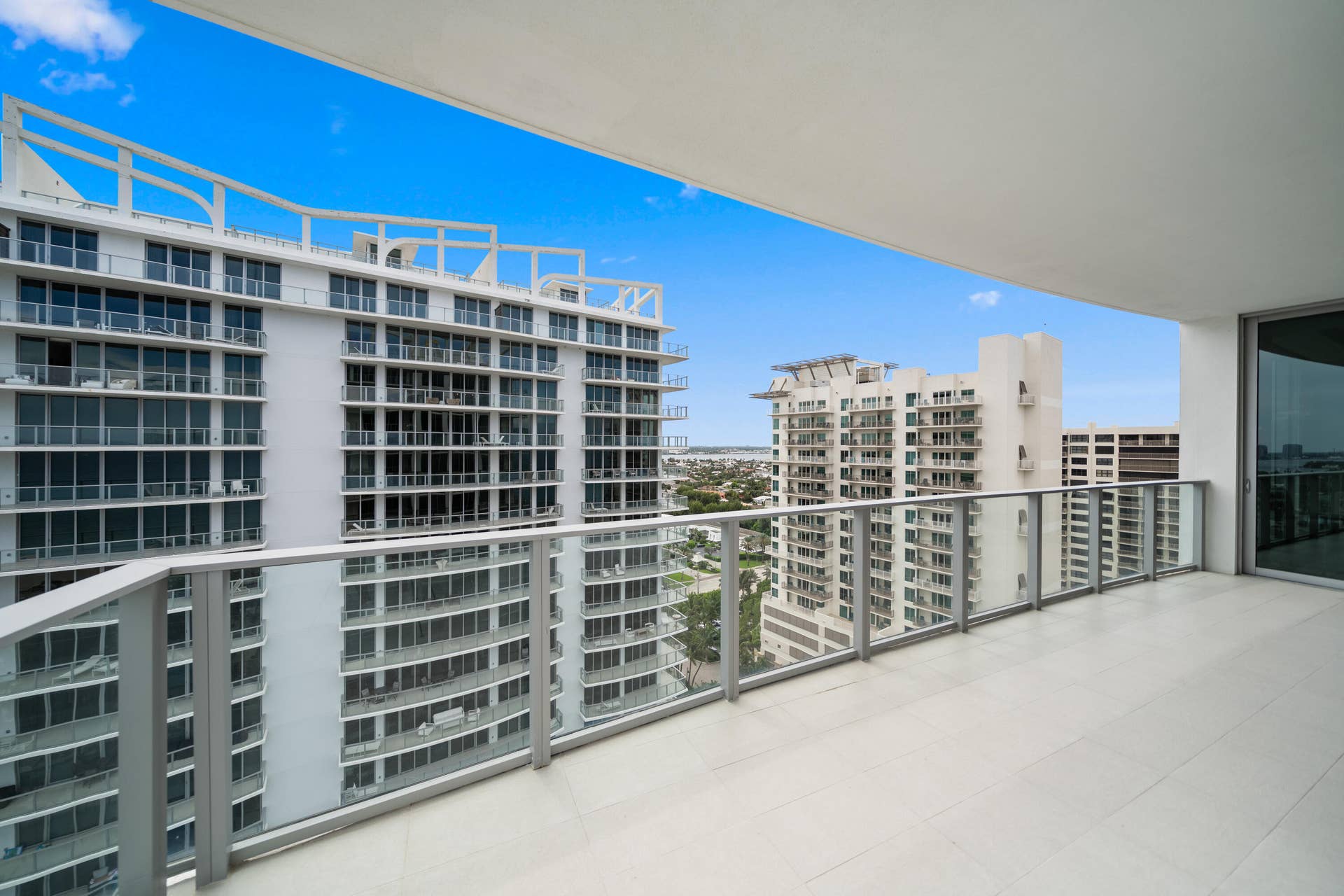 2CAAABE0-3E48-4F9F-97EA-14F8CA2811BA