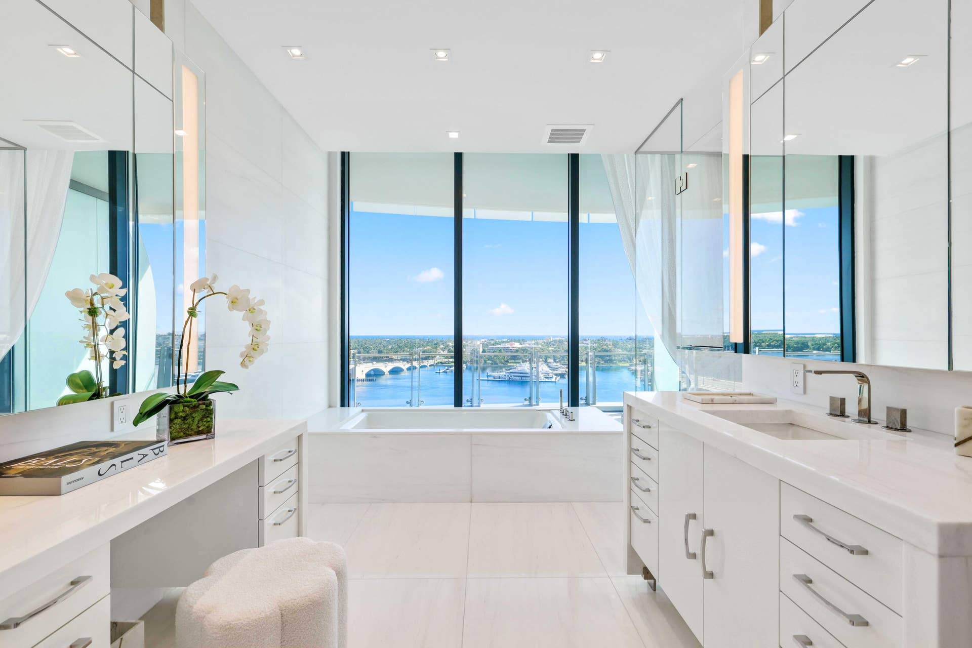 17 Bistrol 1101 - Primary Bathroom 1