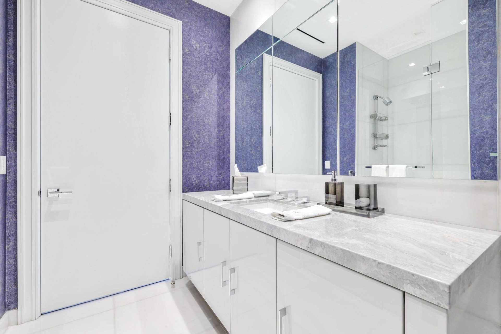 25 Bistrol 1101 - Guest Bathroom 1