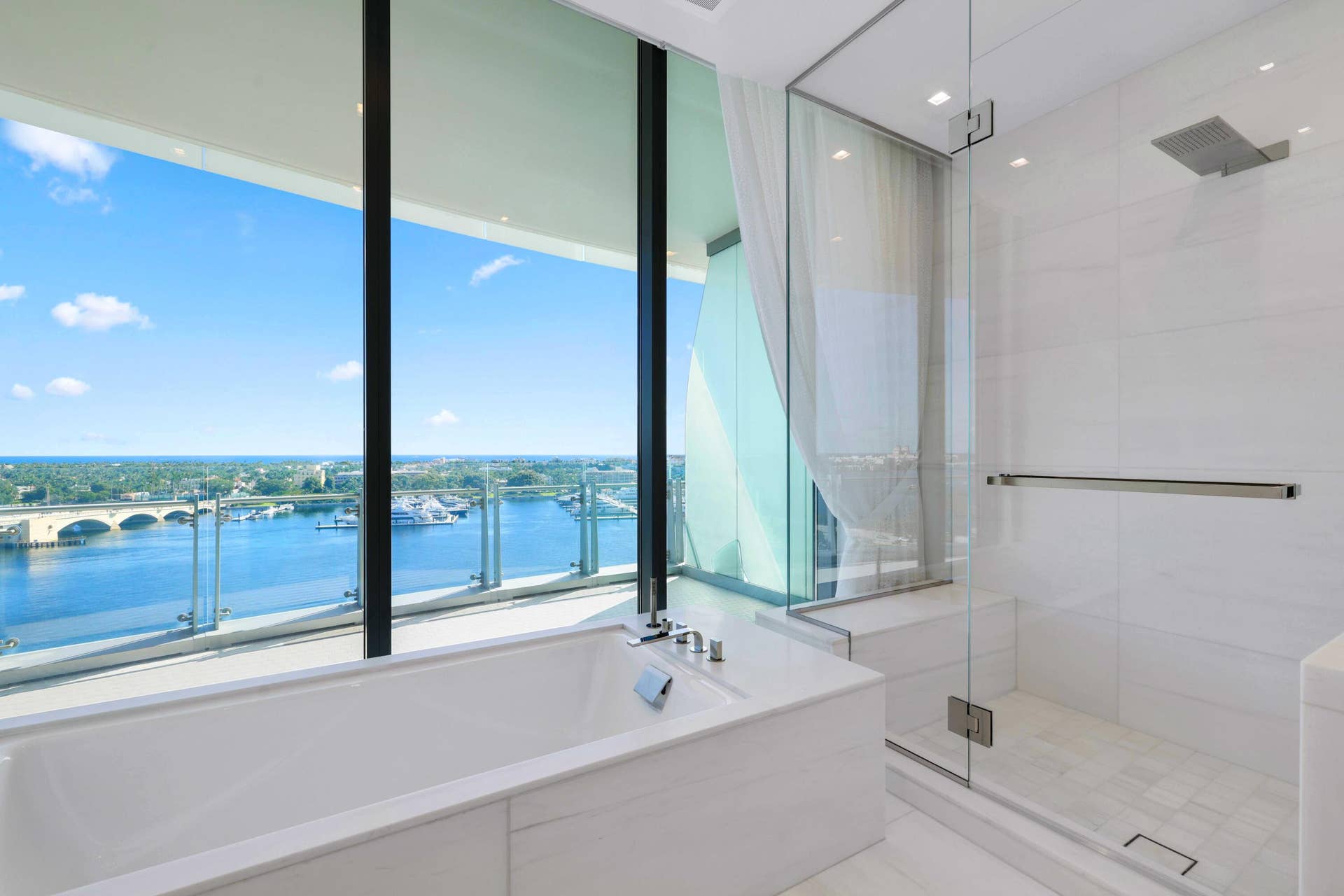 19 Bistrol 1101 - Primary Bathroom 1