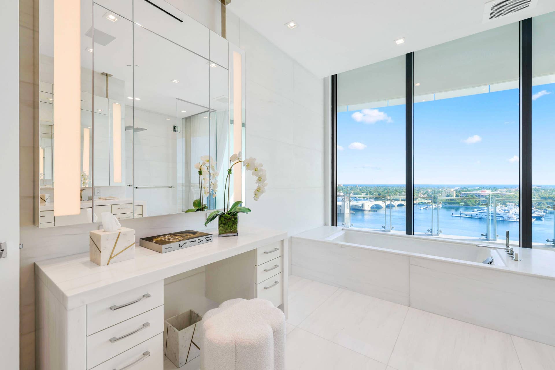18 Bistrol 1101 - Primary Bathroom 1