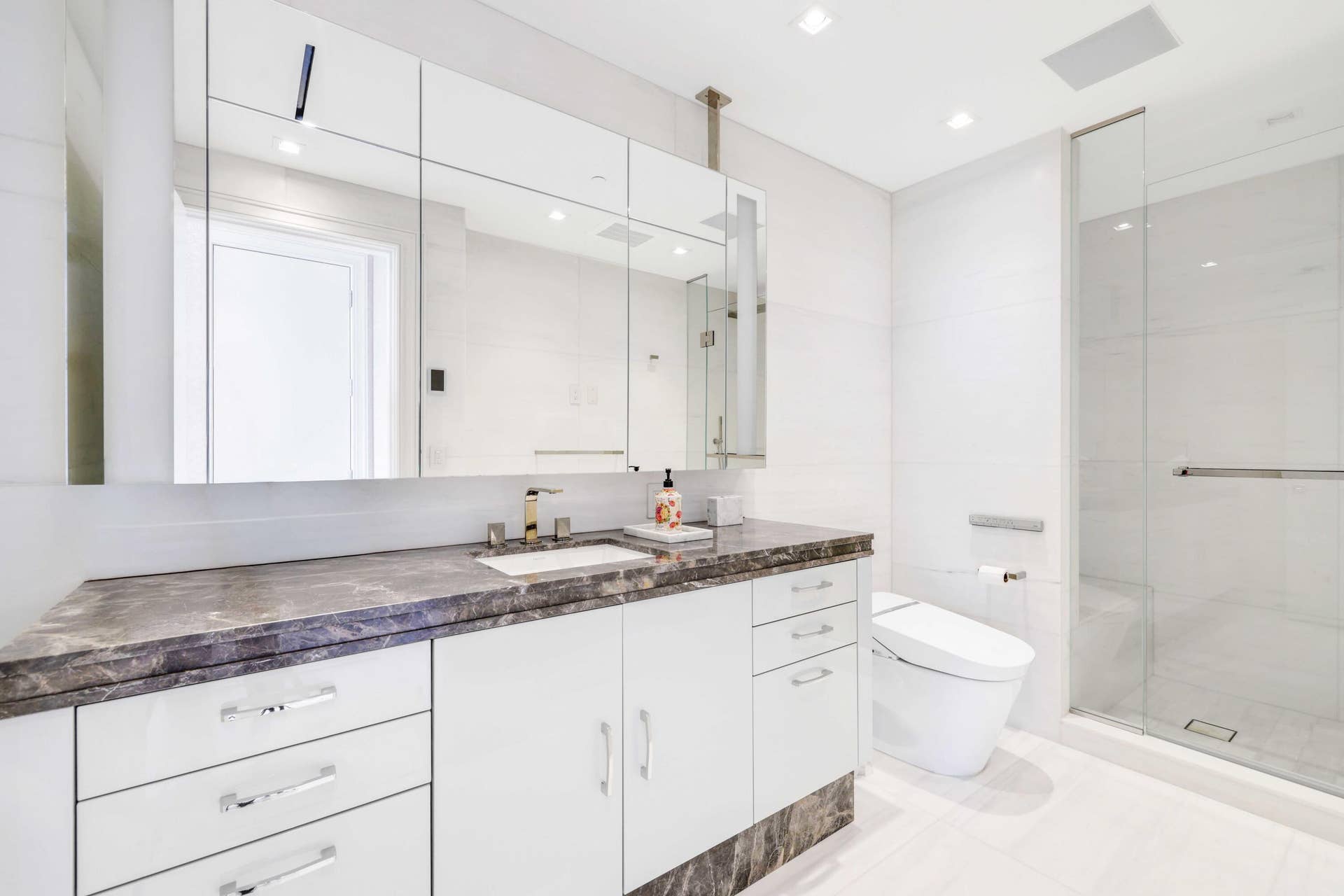 23 Bistrol 1101 - Primary Bathroom 2