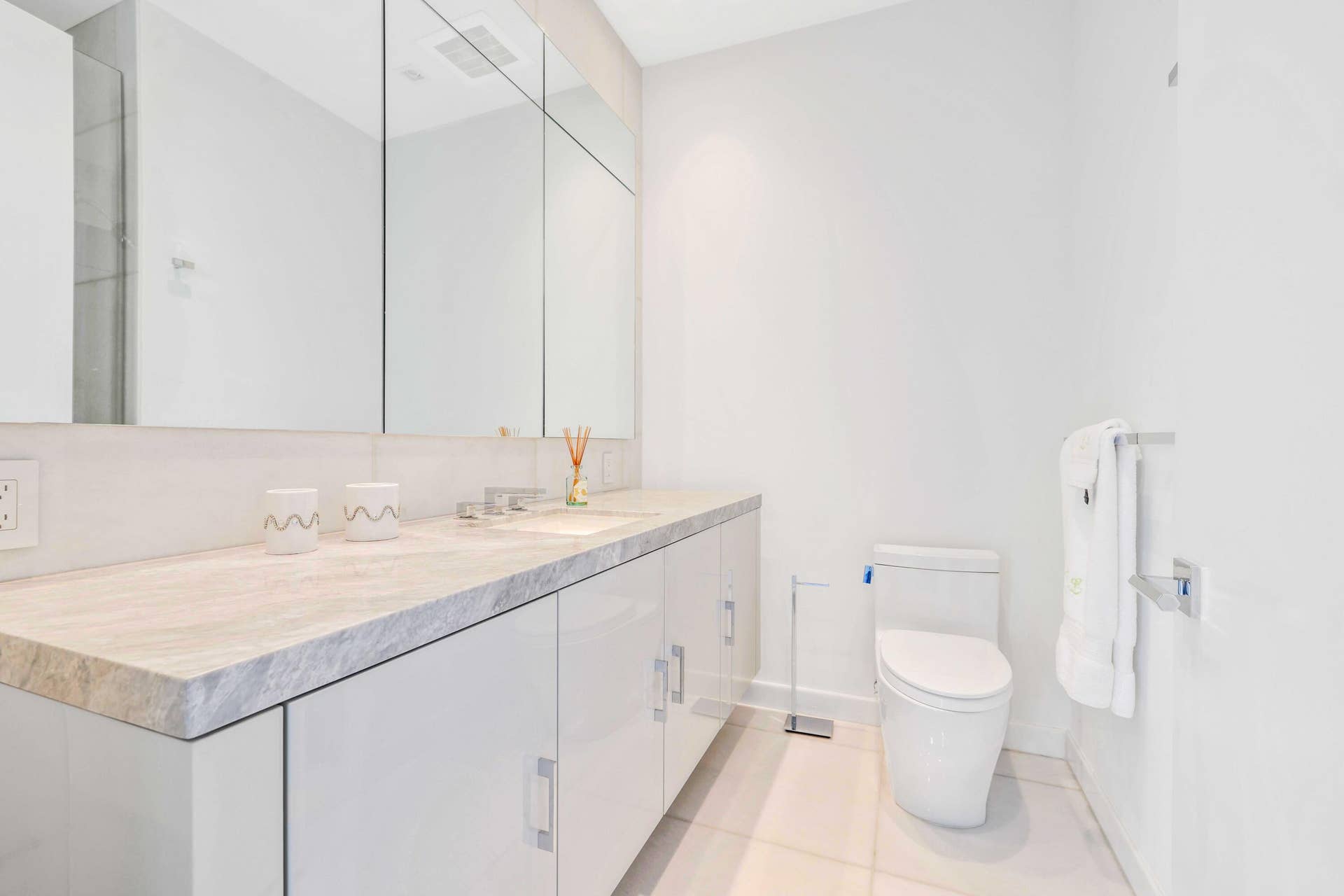 27 Bistrol 1101 - Guest Bathroom 2