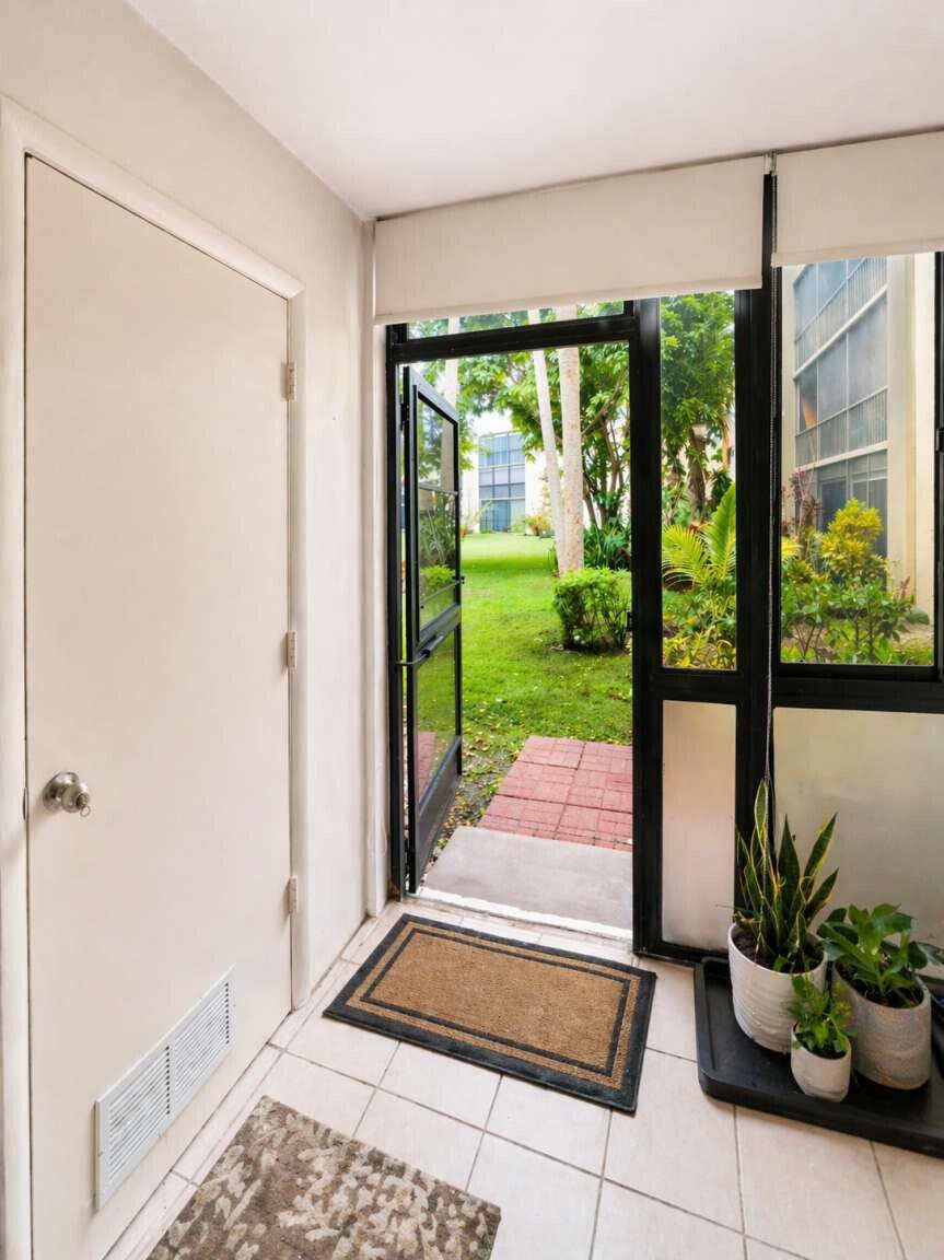 5160 Las Verdes Circle, #103, Delray Beach, FL 33484 front entrance