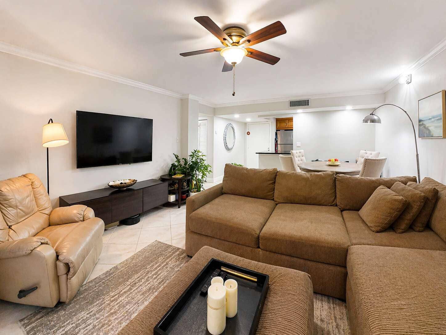 5160 Las Verdes Circle, #103, Delray Beach, FL 33484 living