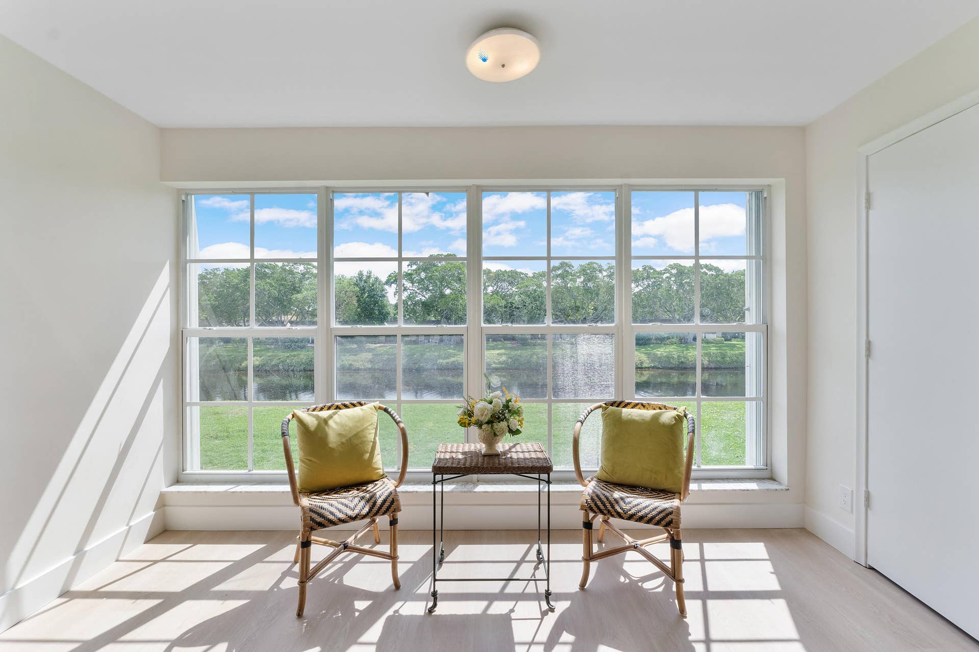Living Room overlooking navigable canal