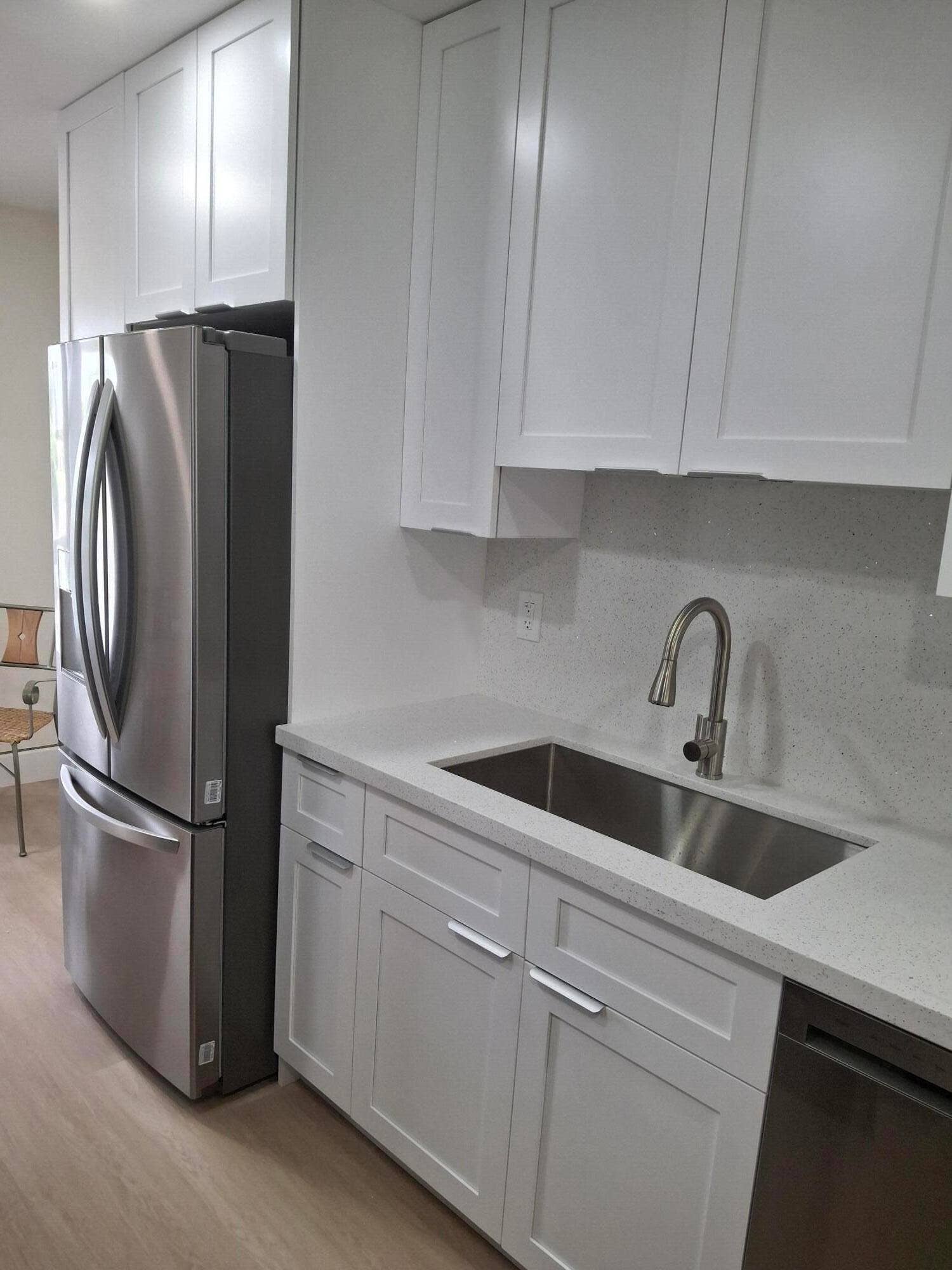Refrigerator/cabinets