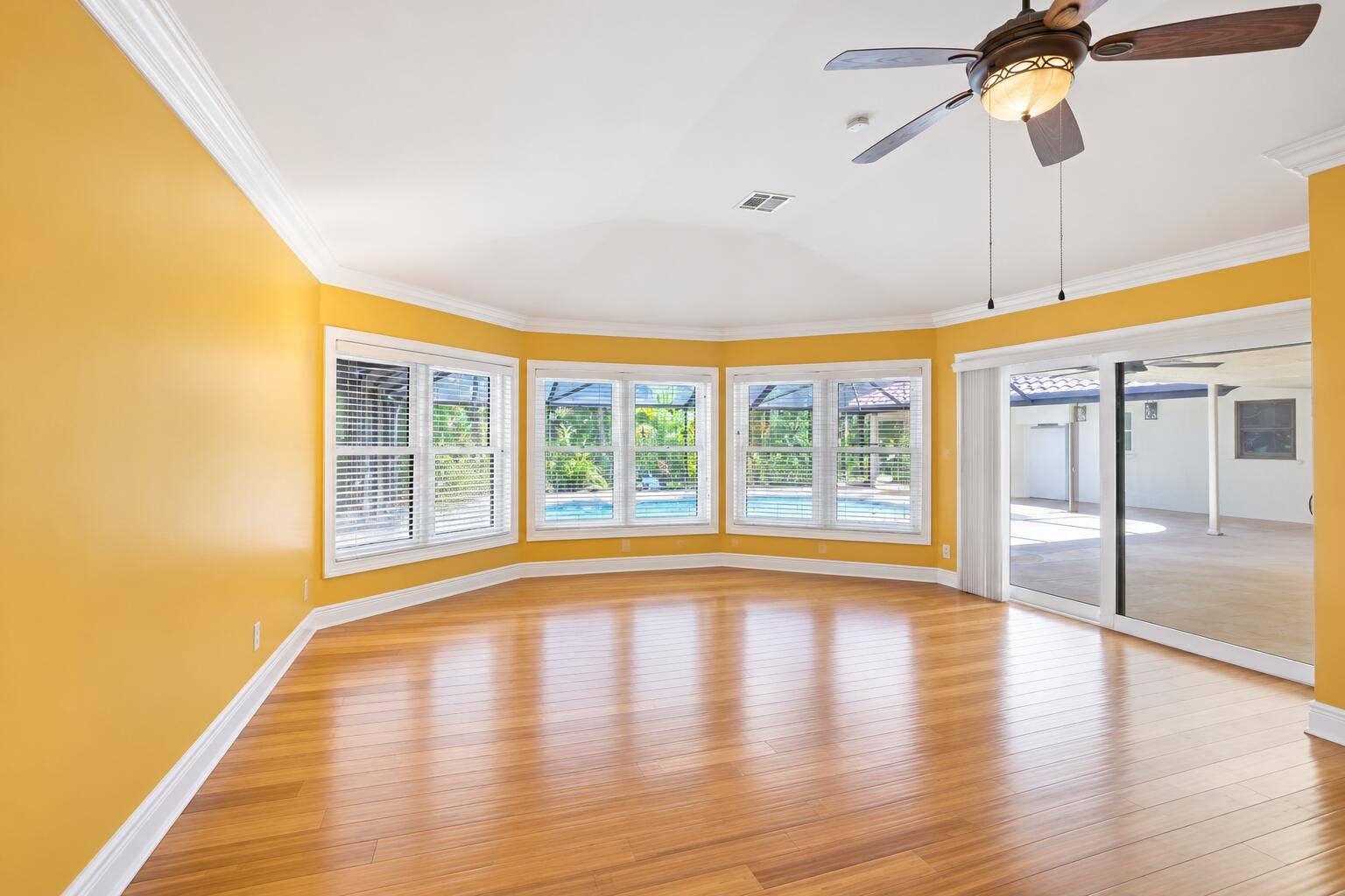 Primary Suite w/ 2 closets