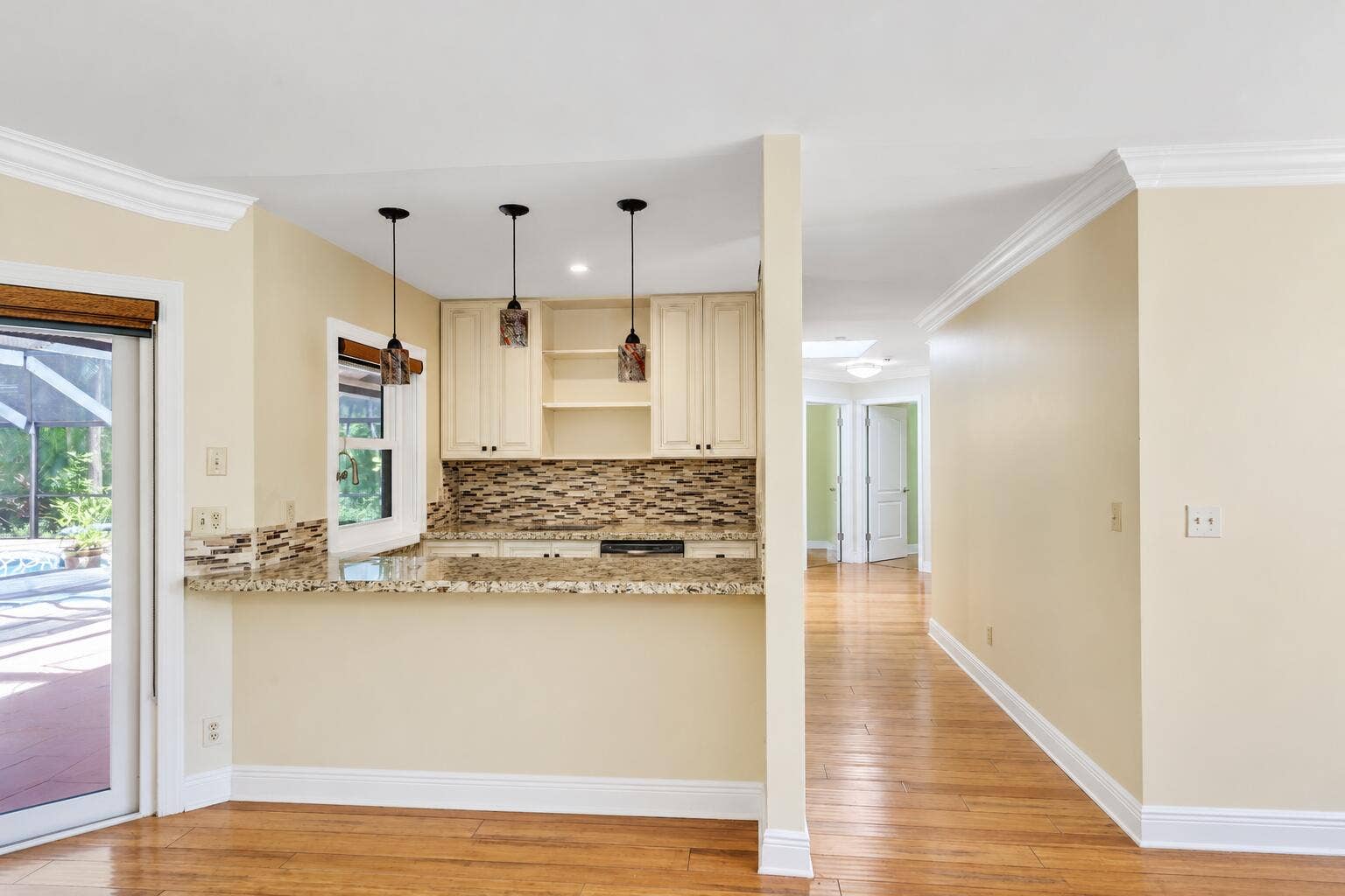 Bar area off the breakfast nook