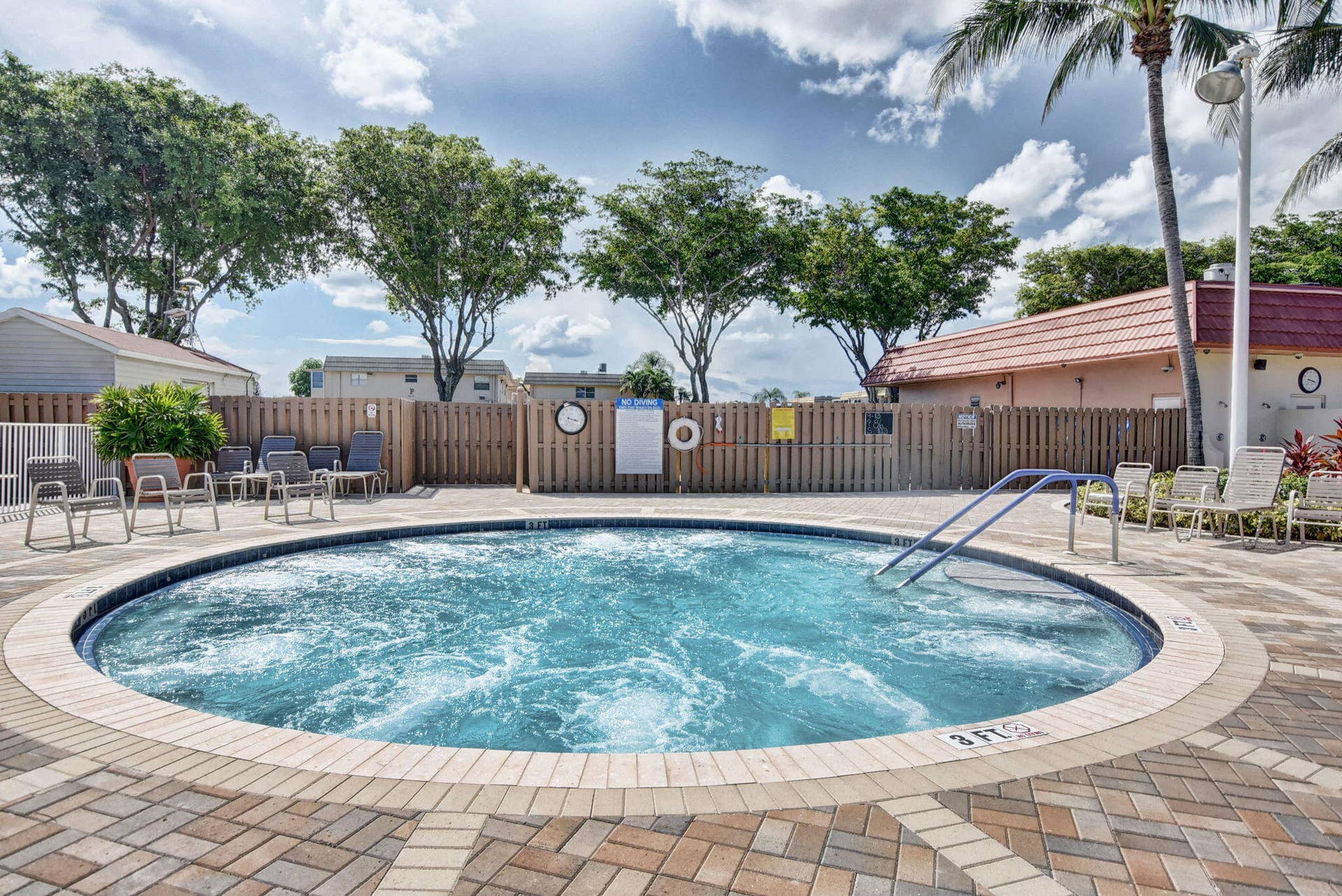 57-web-or-mls-Kings Point (12)