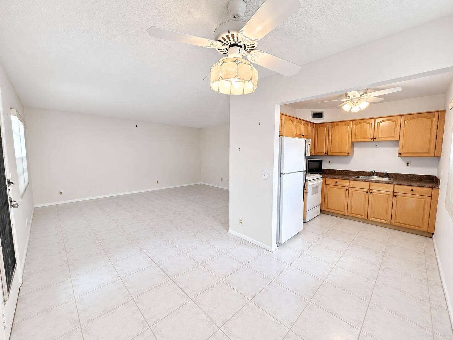 Kitchen Dining 1