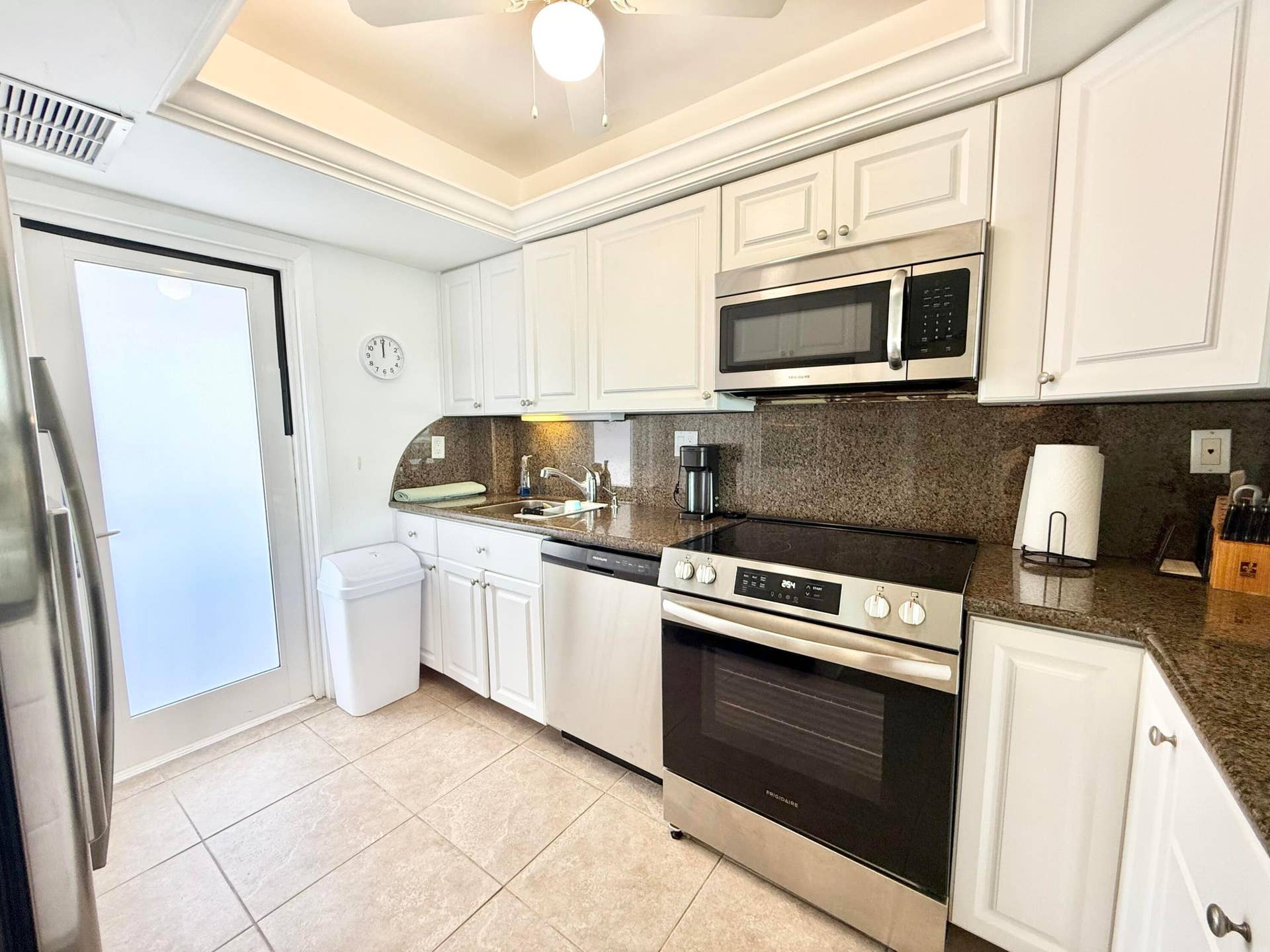 333 NE 21st Avenue, #418, Deerfield Beach, Deerfield Beach, FL 33441 Granite Kitchen