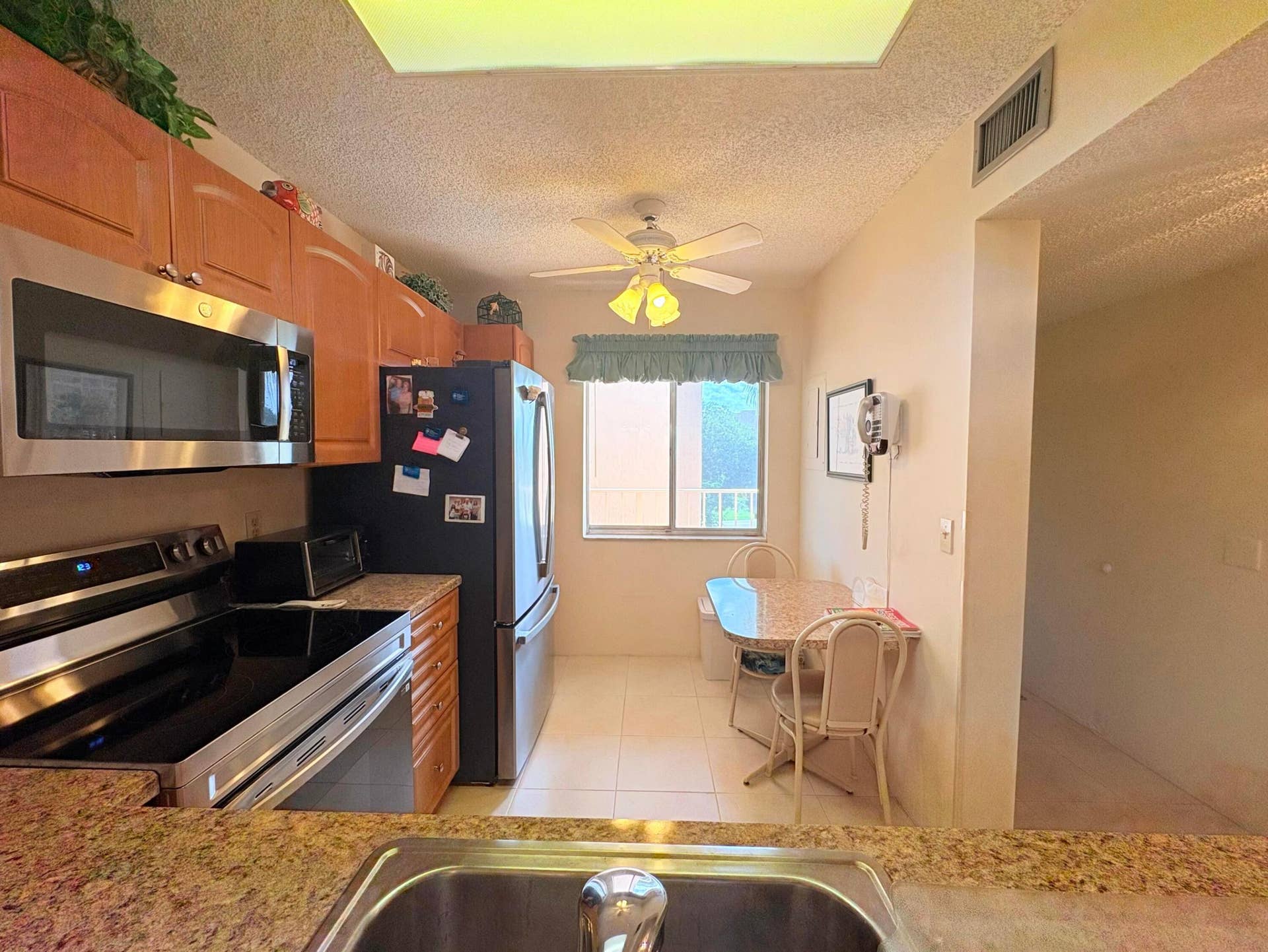 6935 HUNTINGTON Lane, #404, Delray Beach, FL 33446 IMG_3672