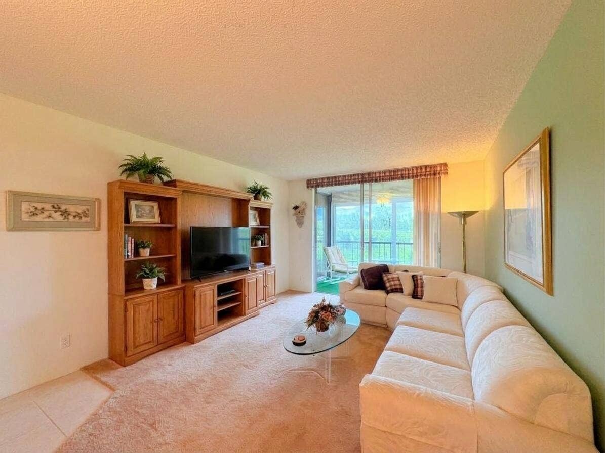 6935 HUNTINGTON Lane, #404, Delray Beach, FL 33446 LR 1