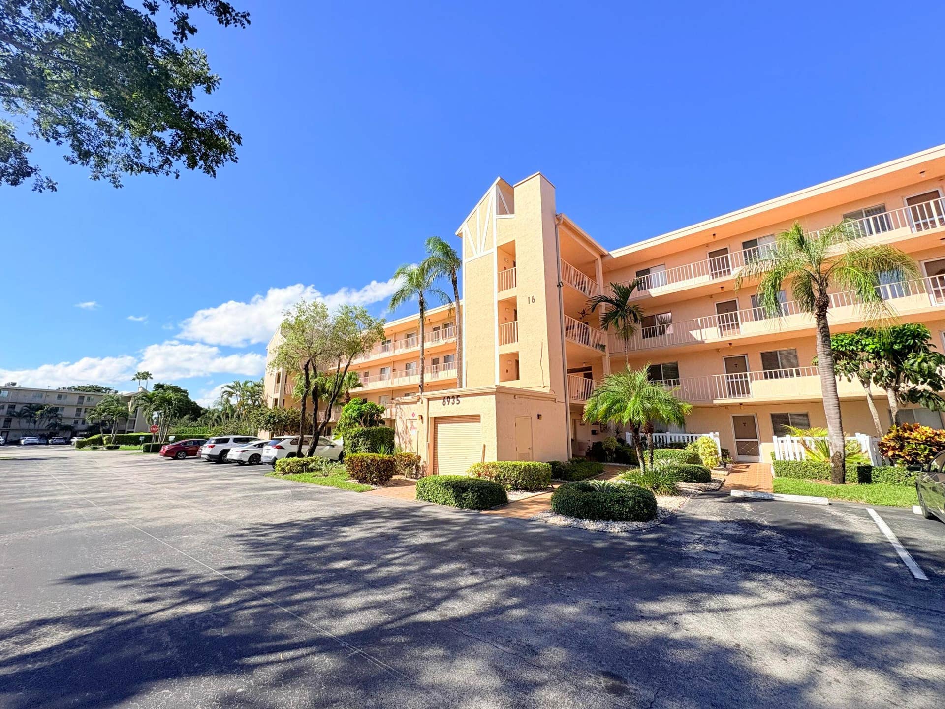 6935 HUNTINGTON Lane, #404, Delray Beach, FL 33446 IMG_3693