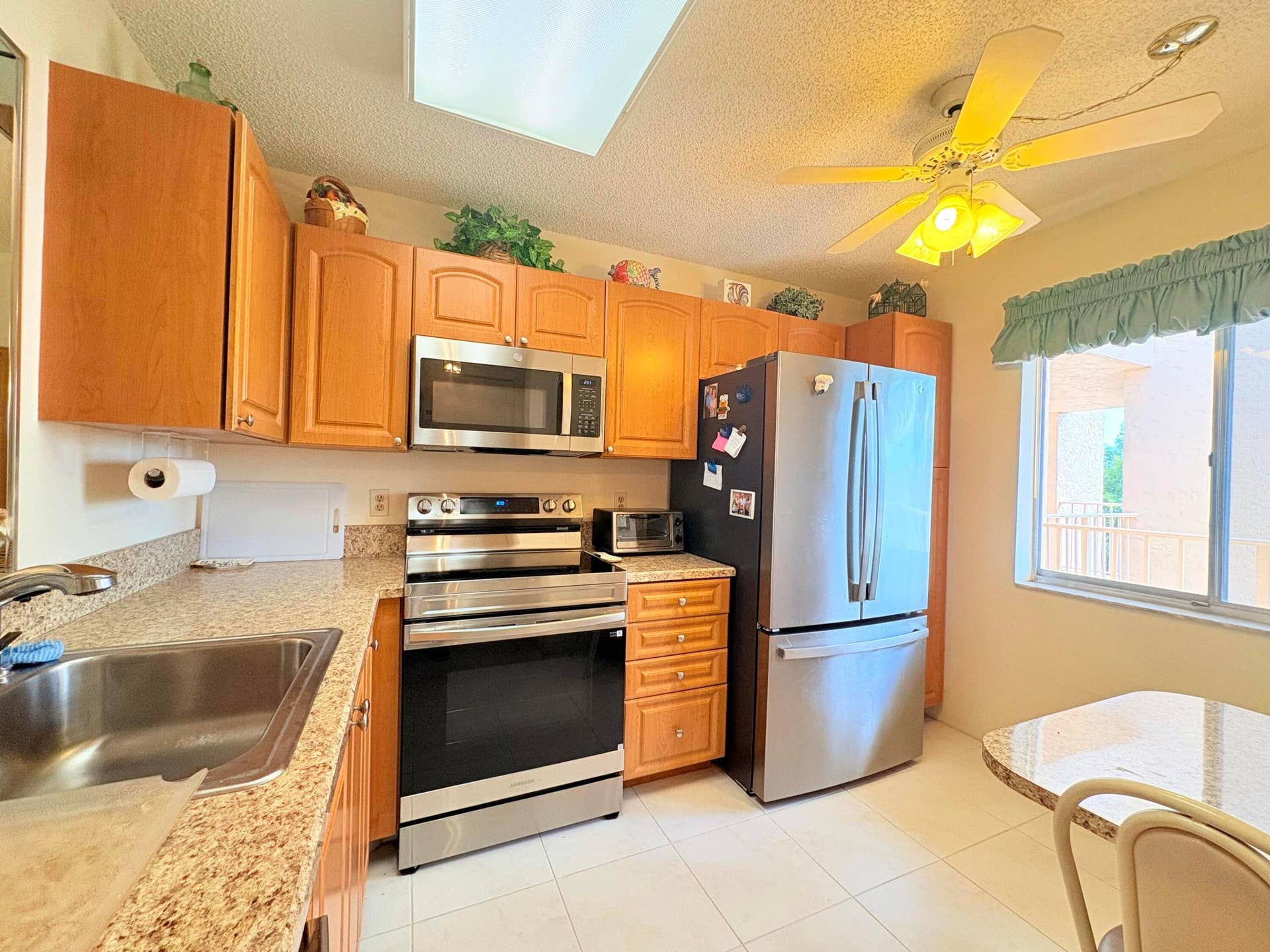 6935 HUNTINGTON Lane, #404, Delray Beach, FL 33446 IMG_3671