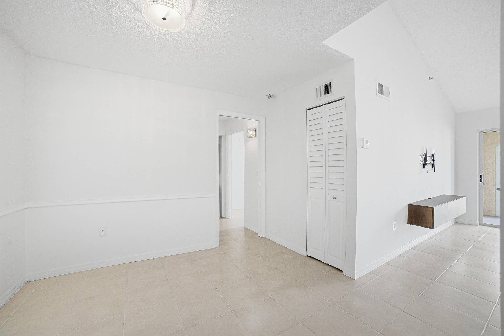 1743 Village Boulevard, #304, West Palm Beach, FL 33409 Dining Area
