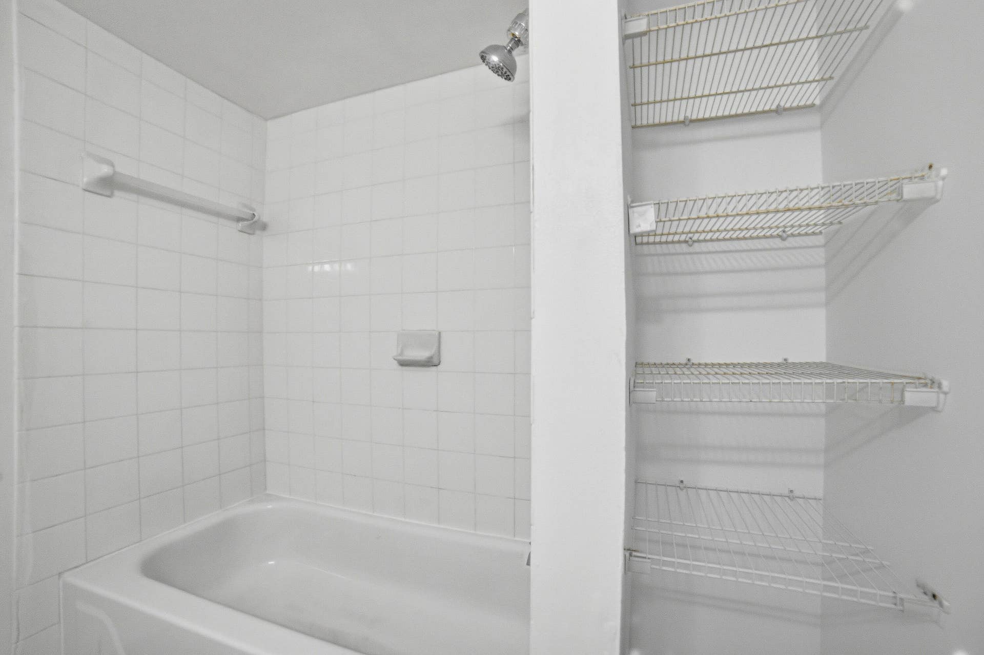 1743 Village Boulevard, #304, West Palm Beach, FL 33409 Bathroom-Tub