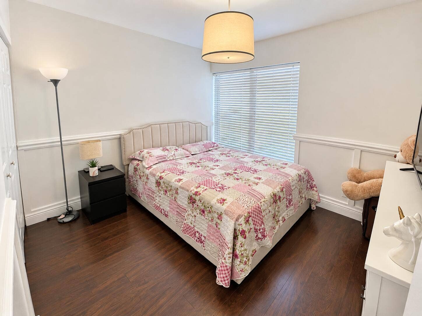 Bright, natural home interior-2