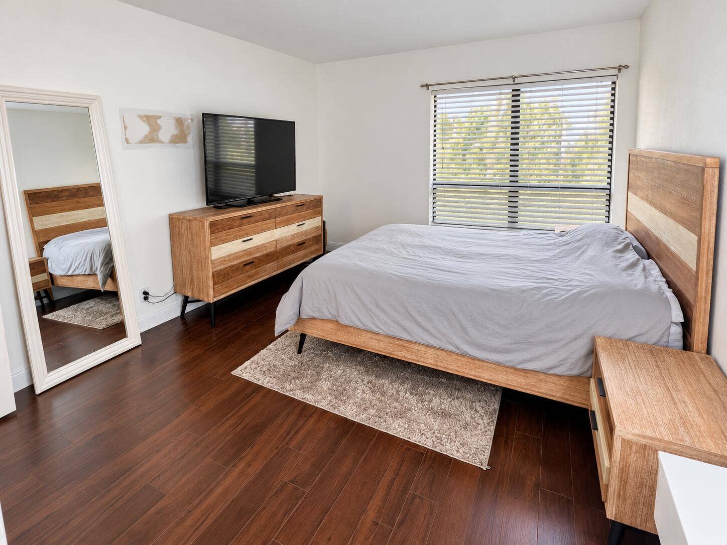 Polished natural real estate interior-11