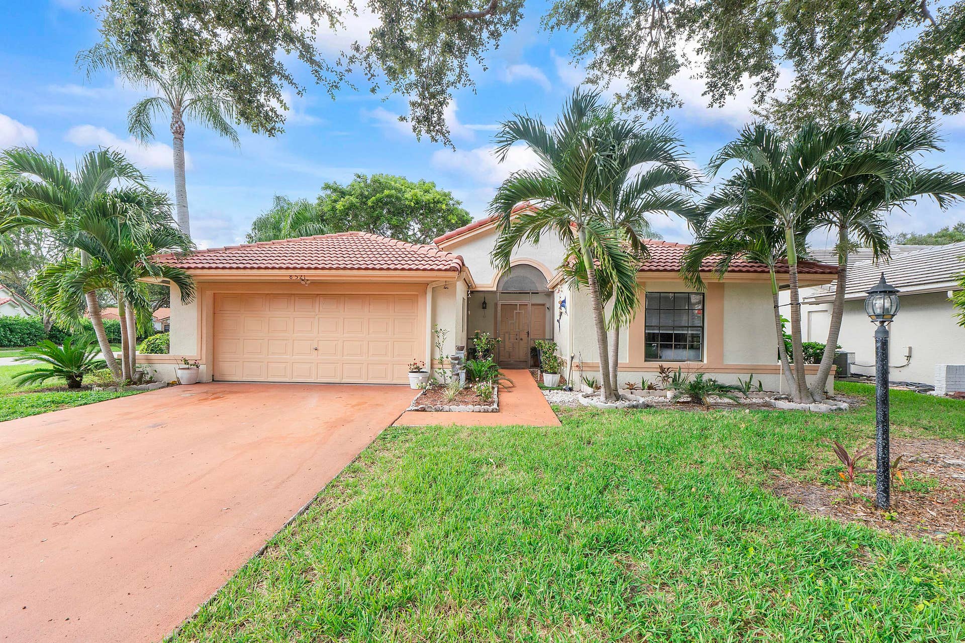 8521 Leeway Ln_002