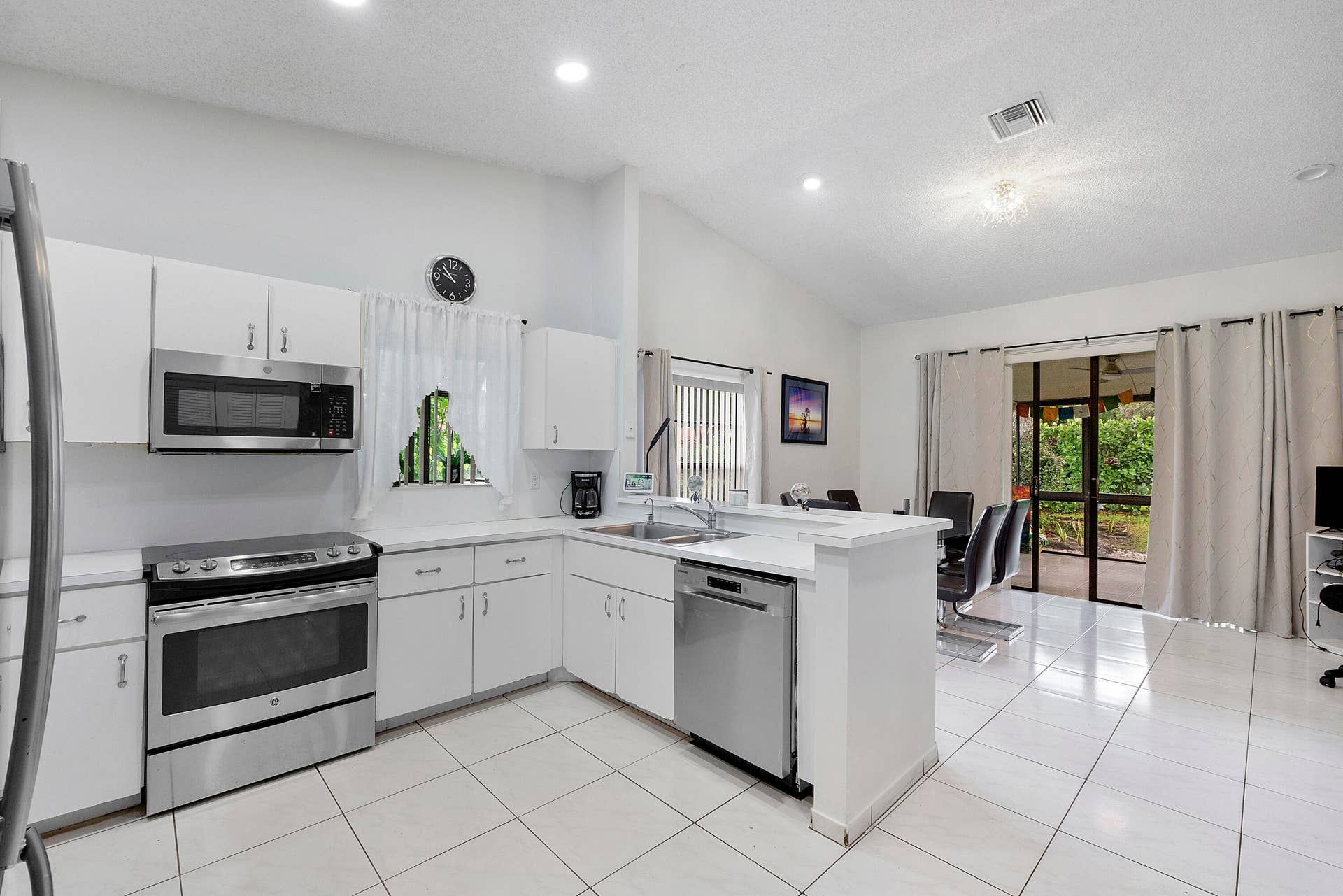 8521 Leeway Ln_023