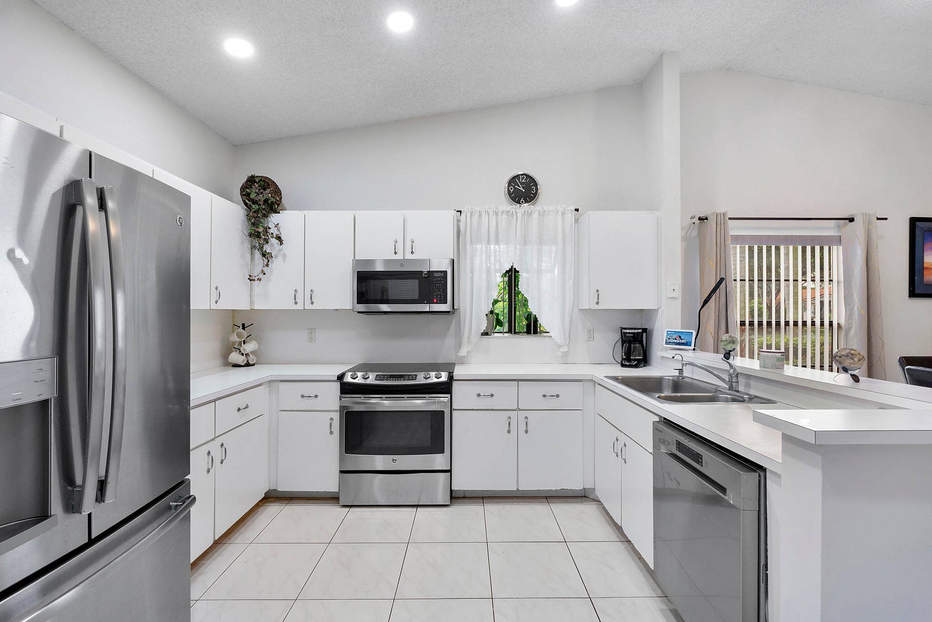 8521 Leeway Ln_026