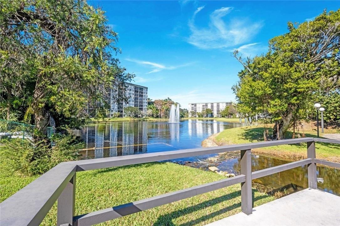 2206 S CYPRESS BEND Drive, #208, Pompano Beach, FL 33069 Photo 38