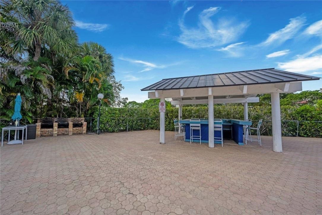 2206 S CYPRESS BEND Drive, #208, Pompano Beach, FL 33069 Photo 34