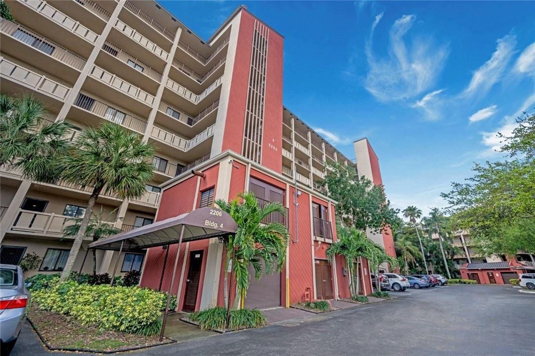 2206 S CYPRESS BEND Drive, #208, Pompano Beach, FL 33069 Photo 28