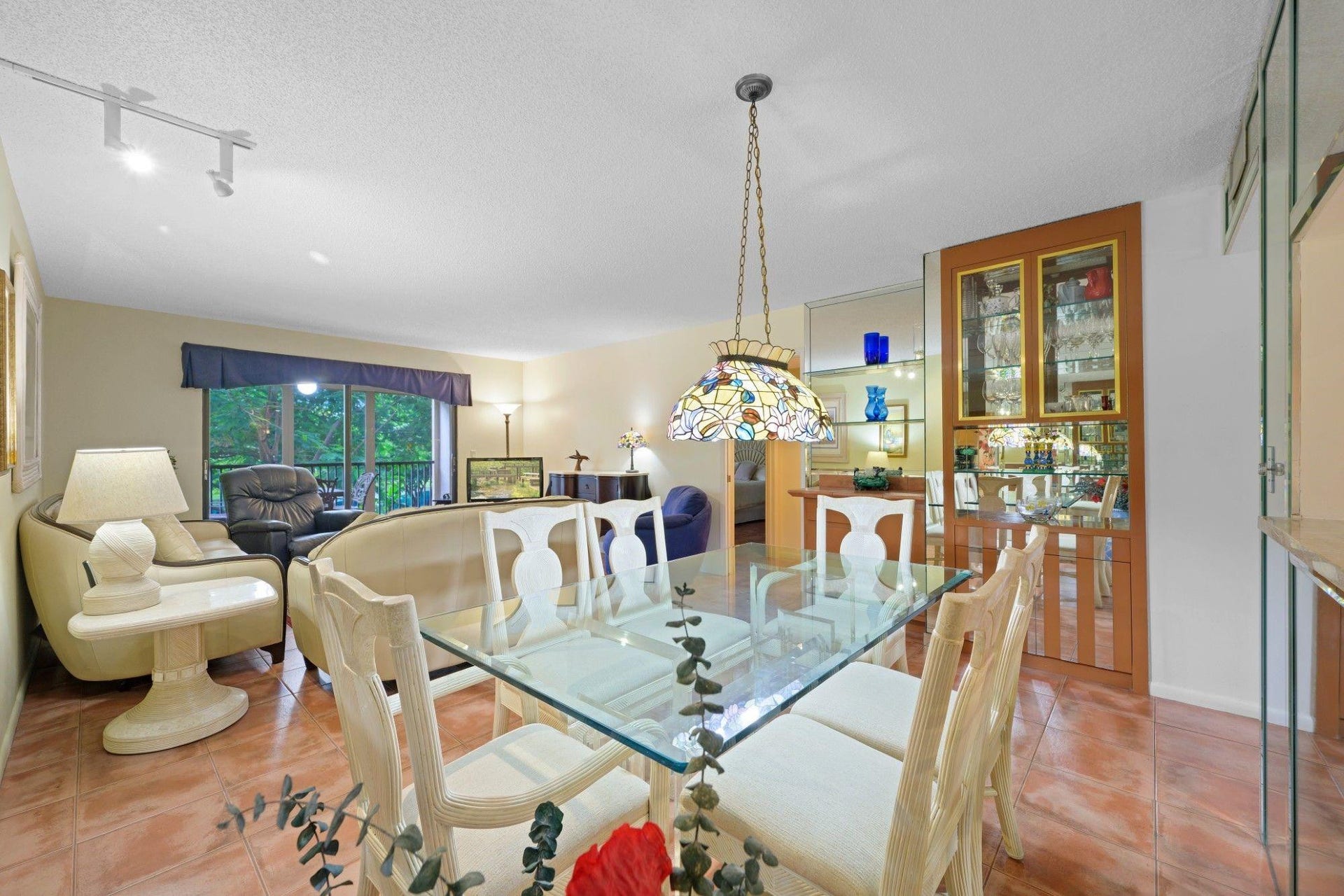 2206 S CYPRESS BEND Drive, #208, Pompano Beach, FL 33069 Photo 12