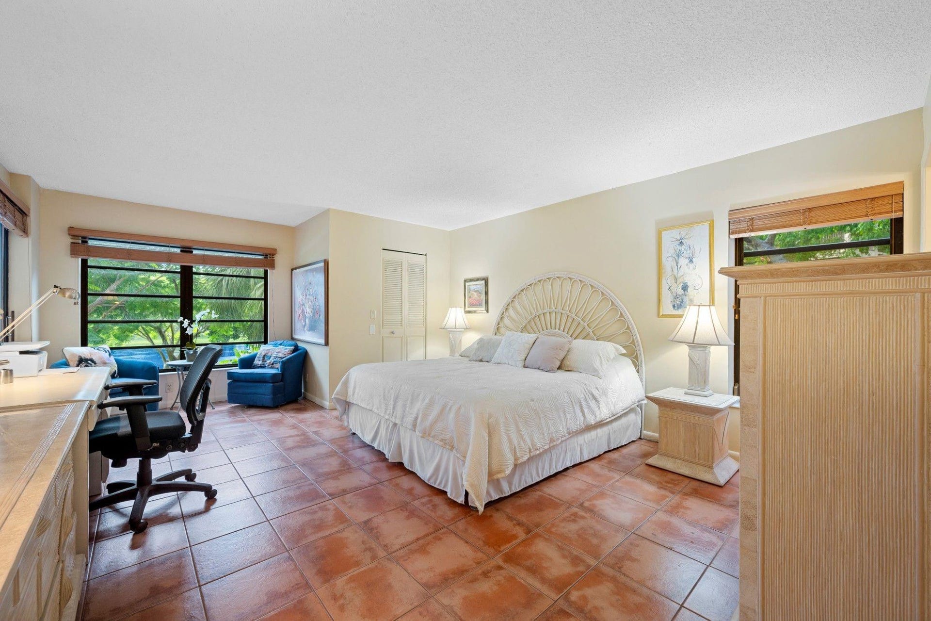 2206 S CYPRESS BEND Drive, #208, Pompano Beach, FL 33069 Photo 14