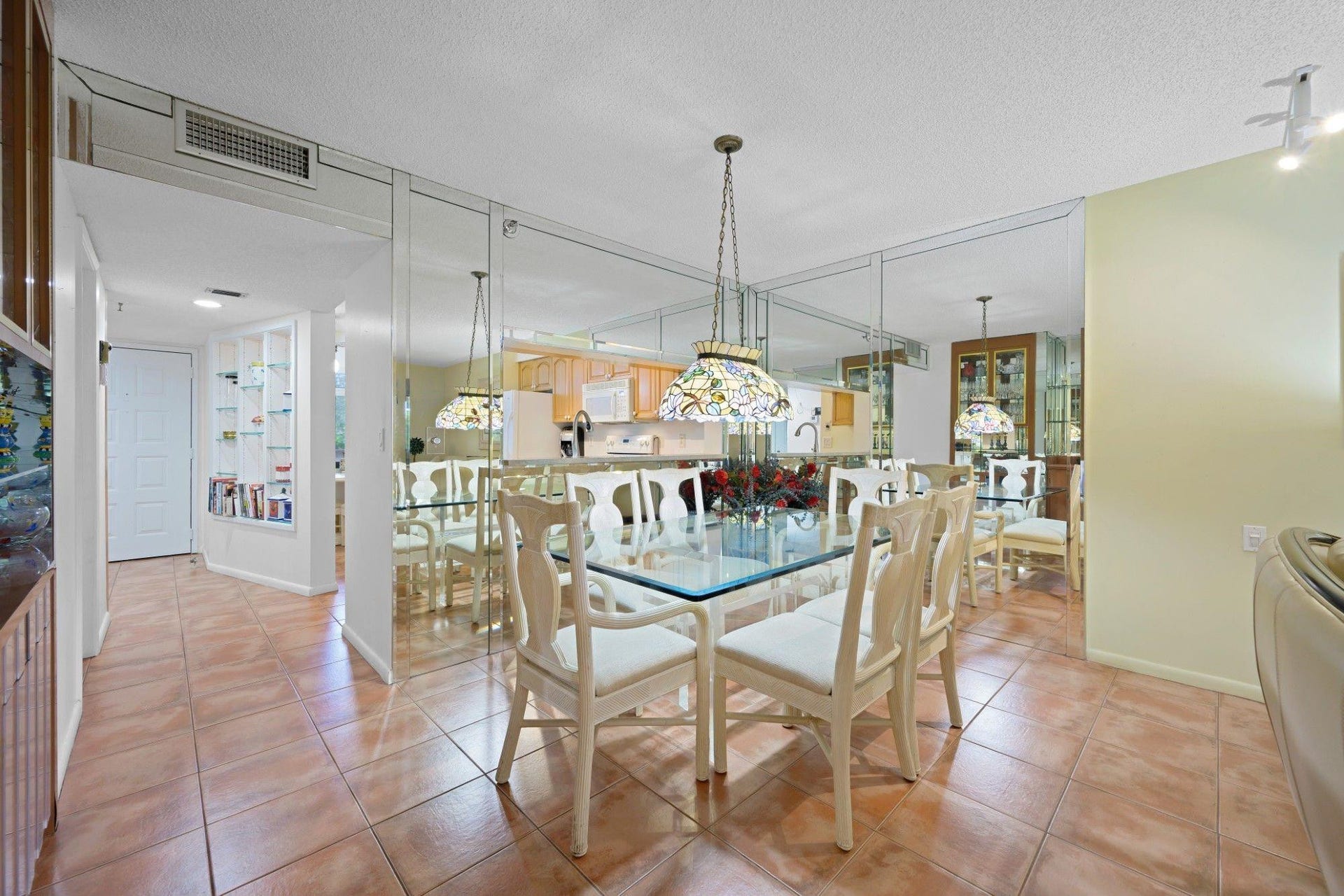 2206 S CYPRESS BEND Drive, #208, Pompano Beach, FL 33069 Photo 13