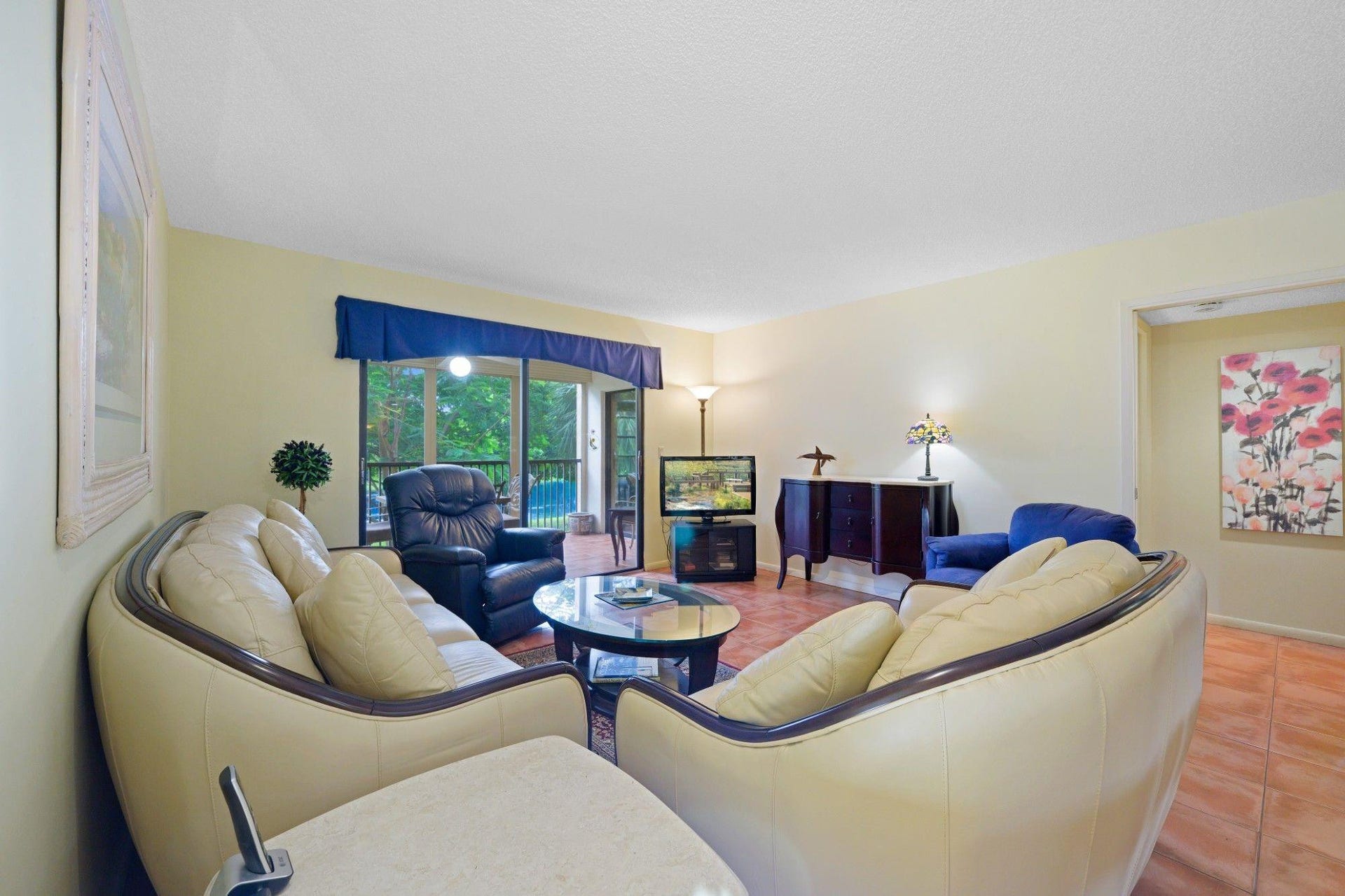 2206 S CYPRESS BEND Drive, #208, Pompano Beach, FL 33069 Photo 9