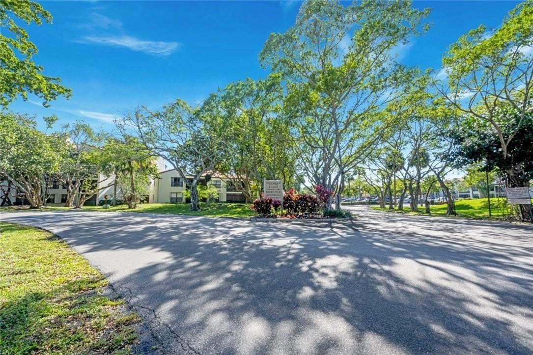 2206 S CYPRESS BEND Drive, #208, Pompano Beach, FL 33069 Photo 36
