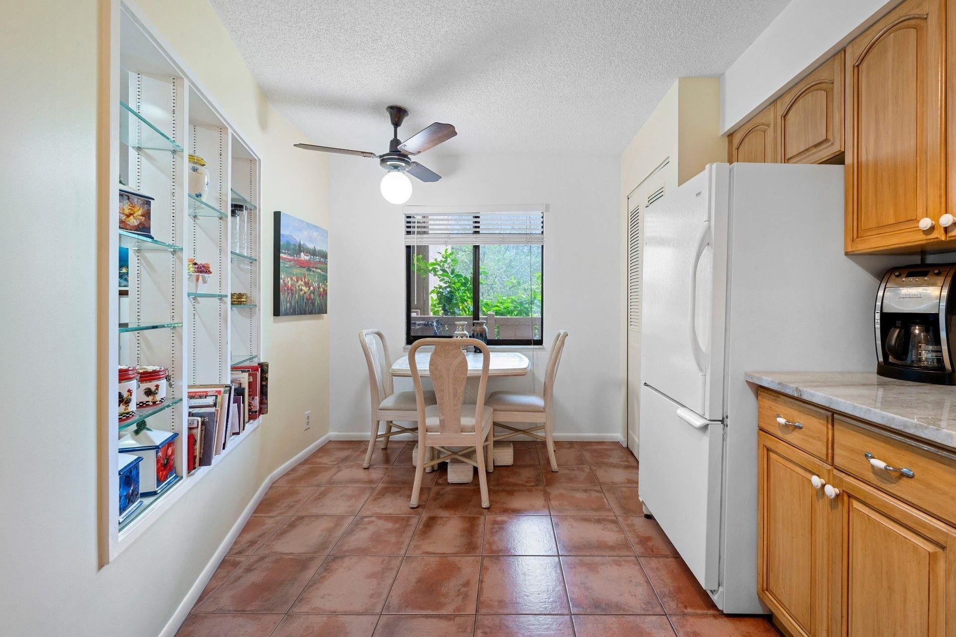 2206 S CYPRESS BEND Drive, #208, Pompano Beach, FL 33069 Photo 6