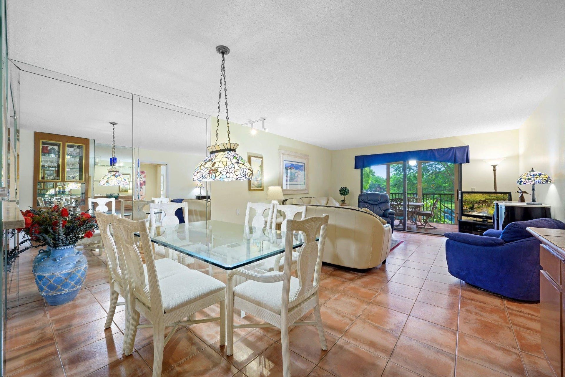 2206 S CYPRESS BEND Drive, #208, Pompano Beach, FL 33069 Photo 11