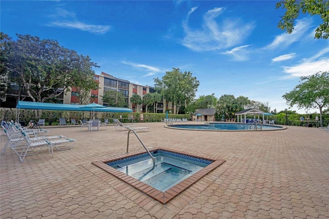2206 S CYPRESS BEND Drive, #208, Pompano Beach, FL 33069 Photo 30