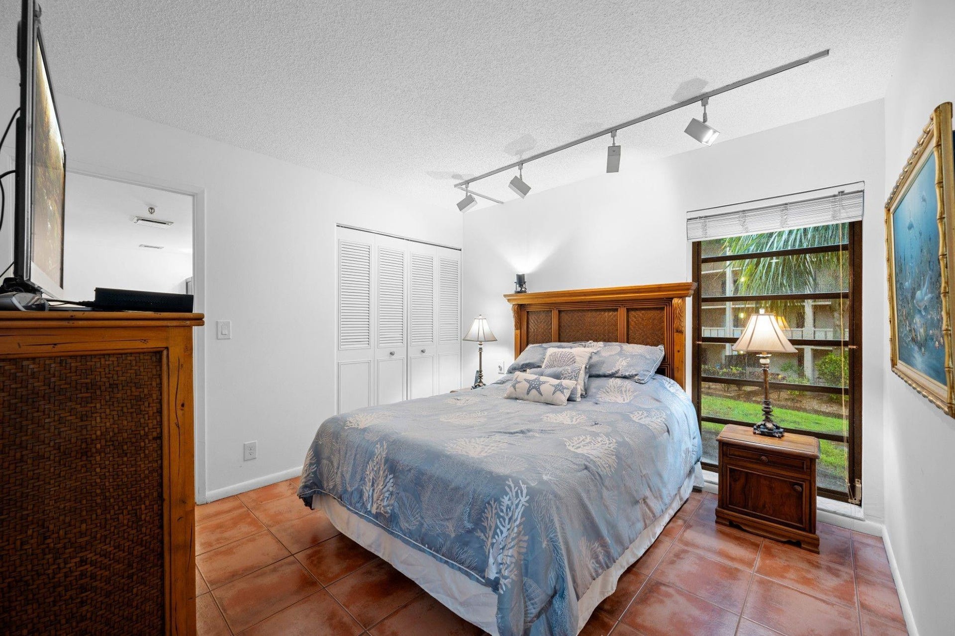 2206 S CYPRESS BEND Drive, #208, Pompano Beach, FL 33069 Photo 23