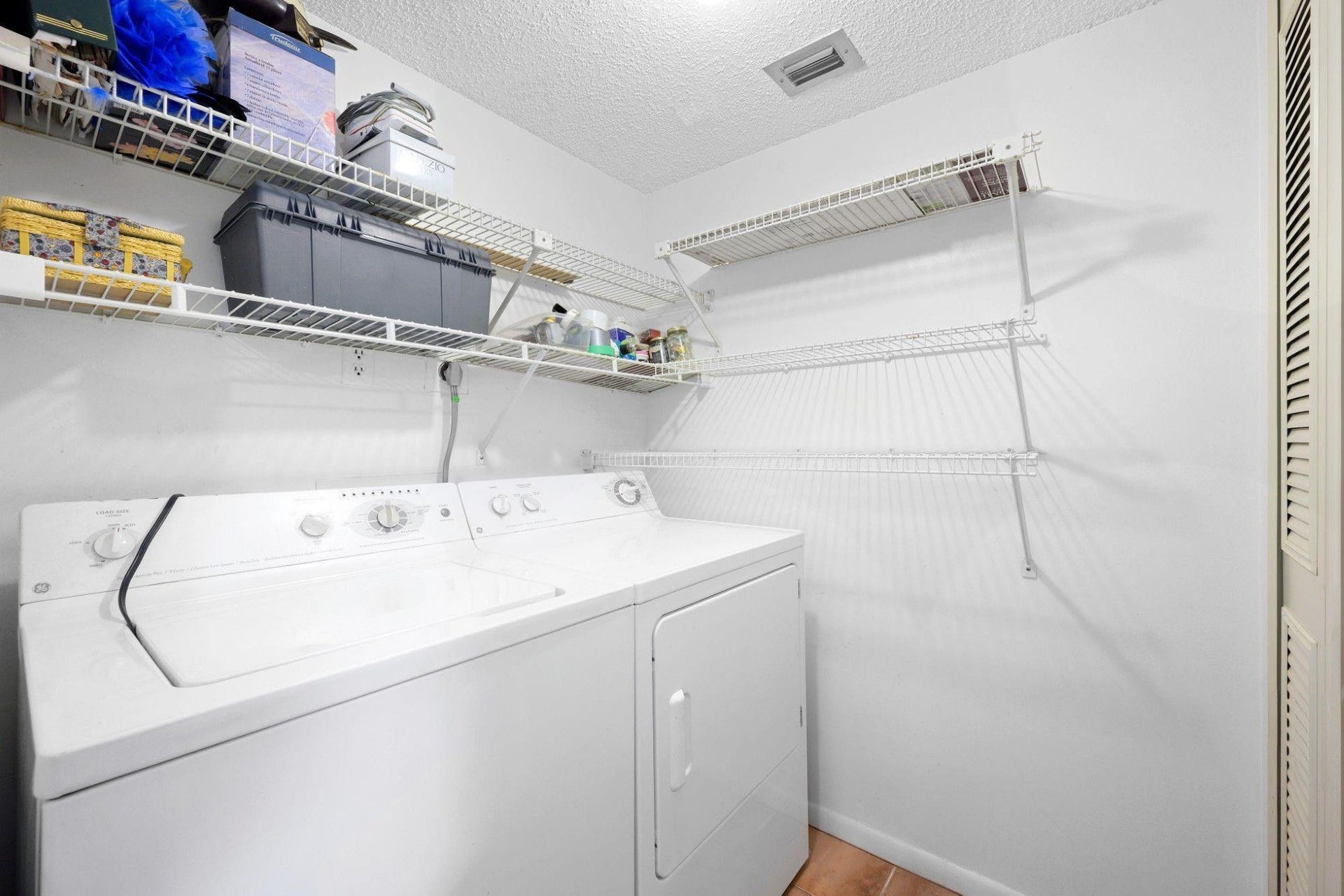 2206 S CYPRESS BEND Drive, #208, Pompano Beach, FL 33069 Photo 25