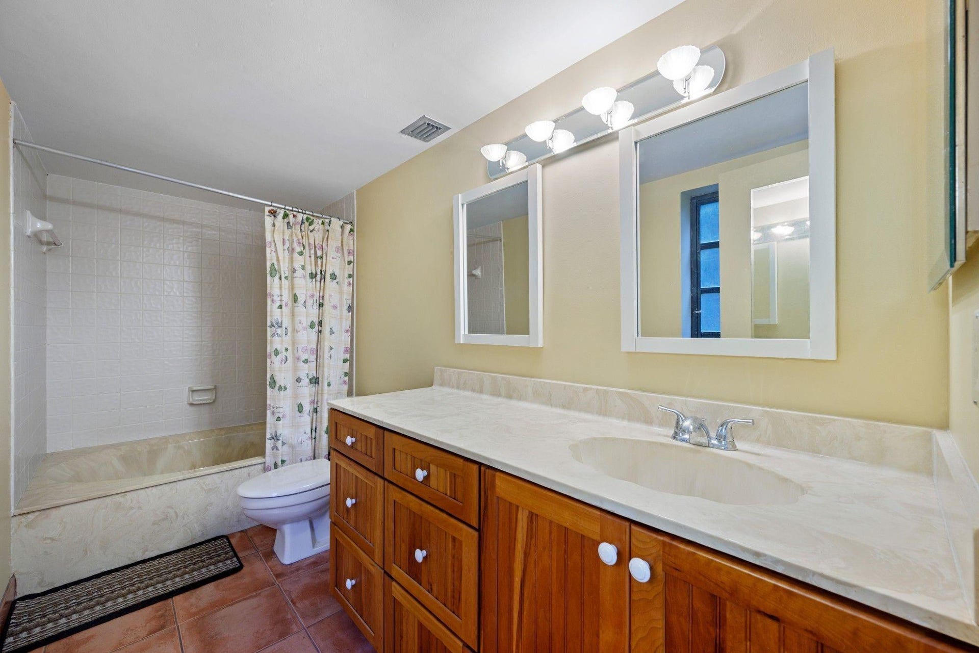 2206 S CYPRESS BEND Drive, #208, Pompano Beach, FL 33069 Photo 21