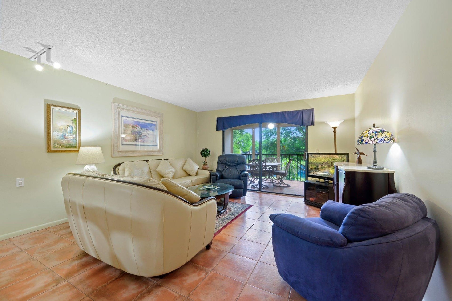 2206 S CYPRESS BEND Drive, #208, Pompano Beach, FL 33069 Photo 8