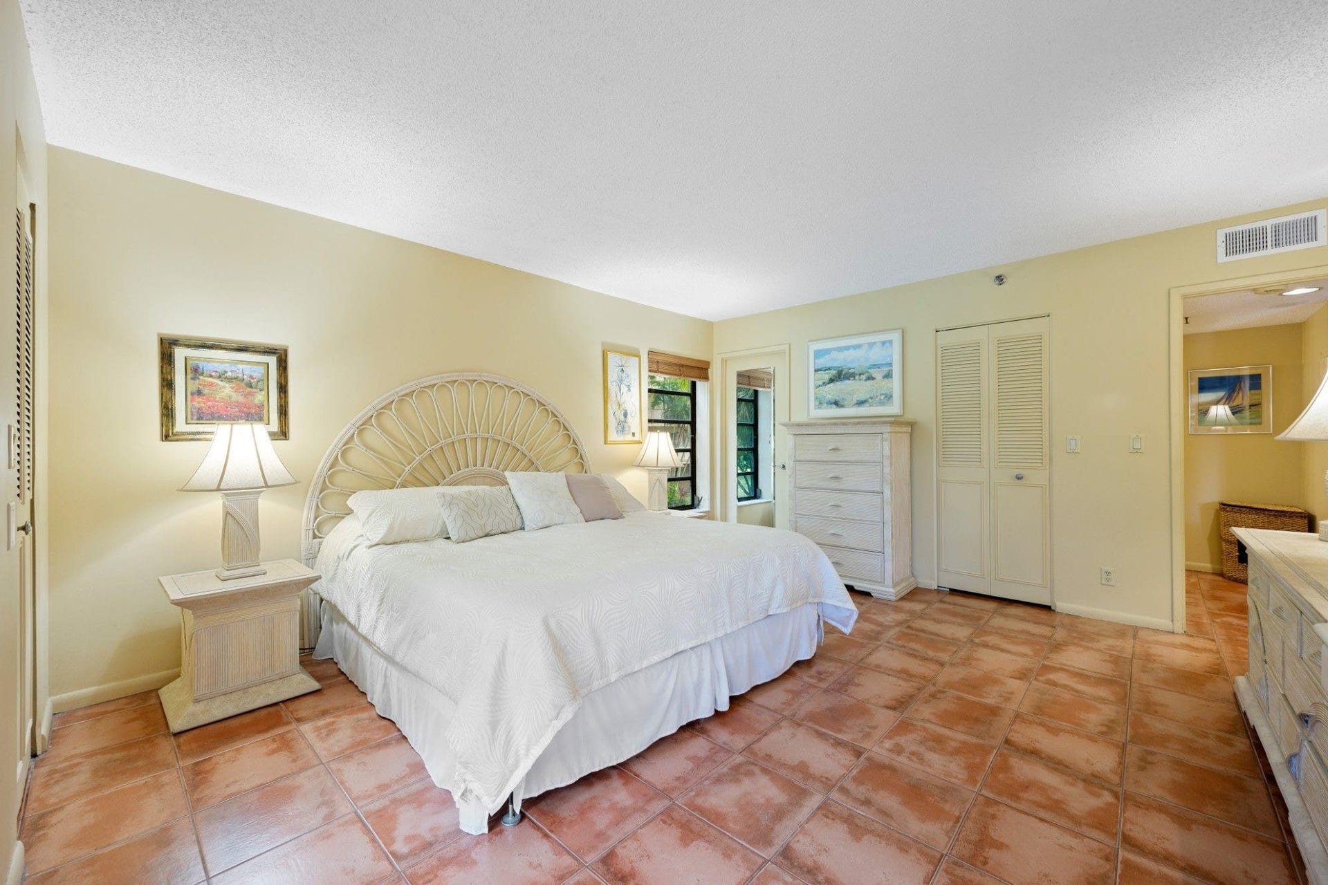 2206 S CYPRESS BEND Drive, #208, Pompano Beach, FL 33069 Photo 15