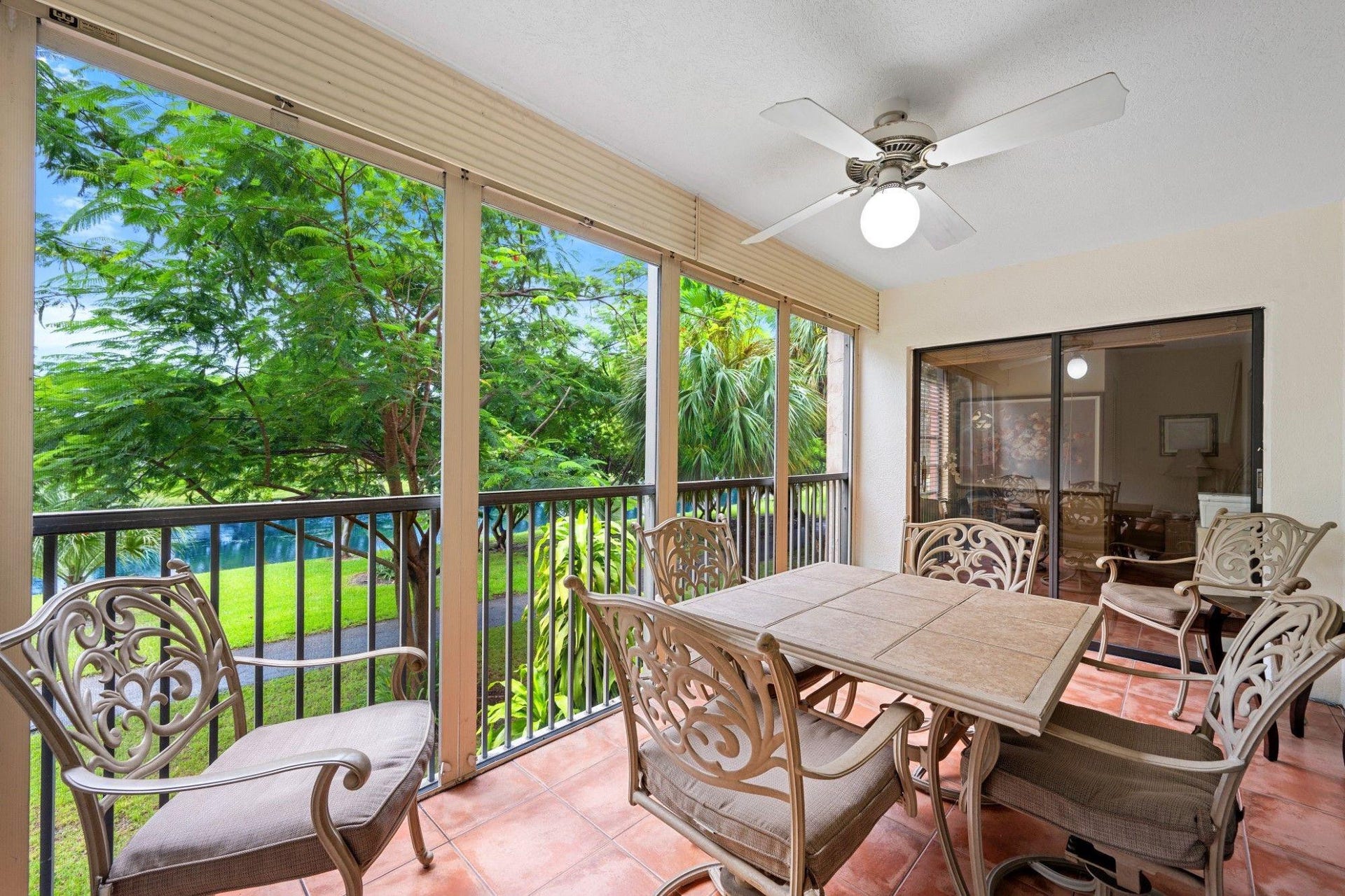 2206 S CYPRESS BEND Drive, #208, Pompano Beach, FL 33069 Photo 4