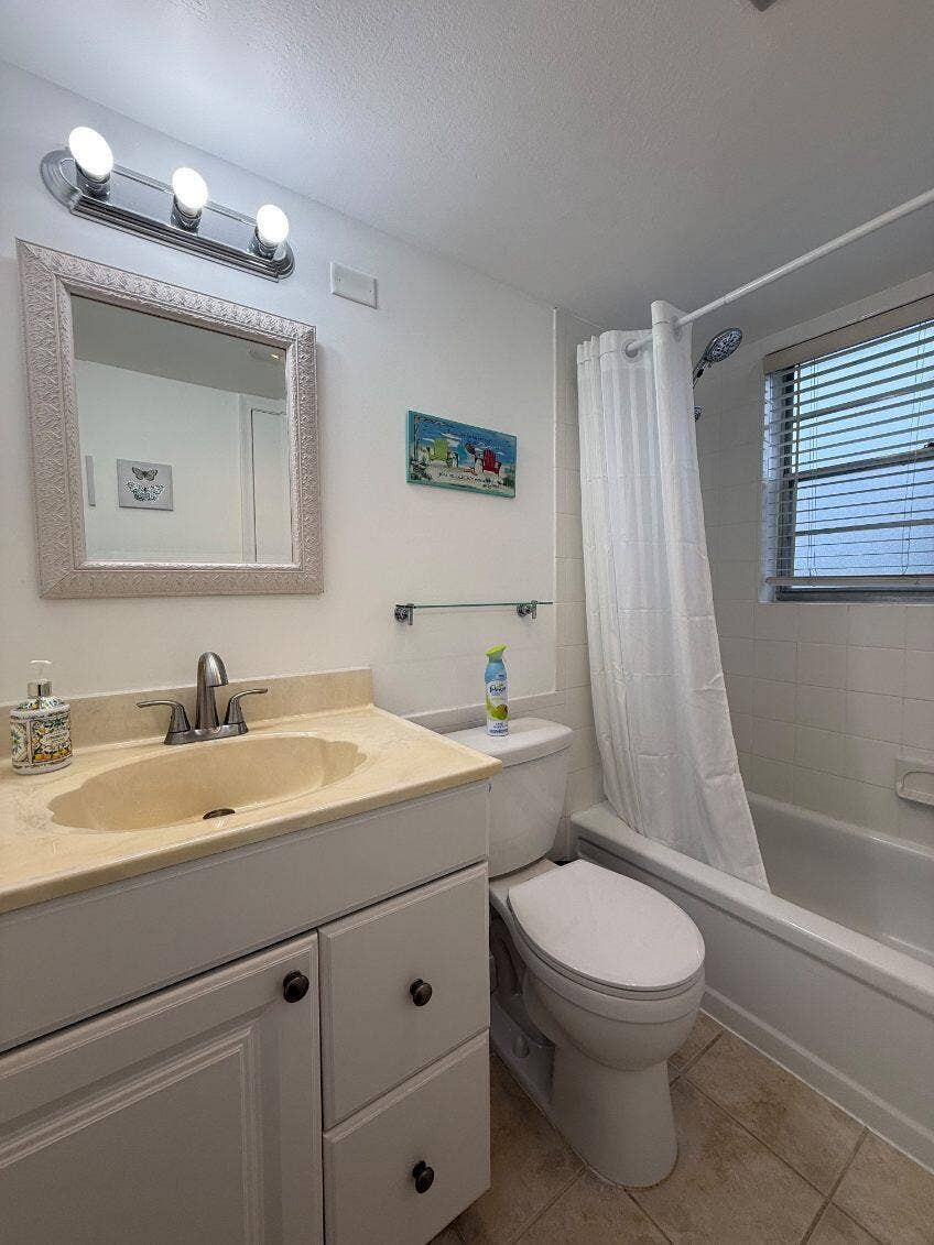 Main Bath, Tub/Shower Combination